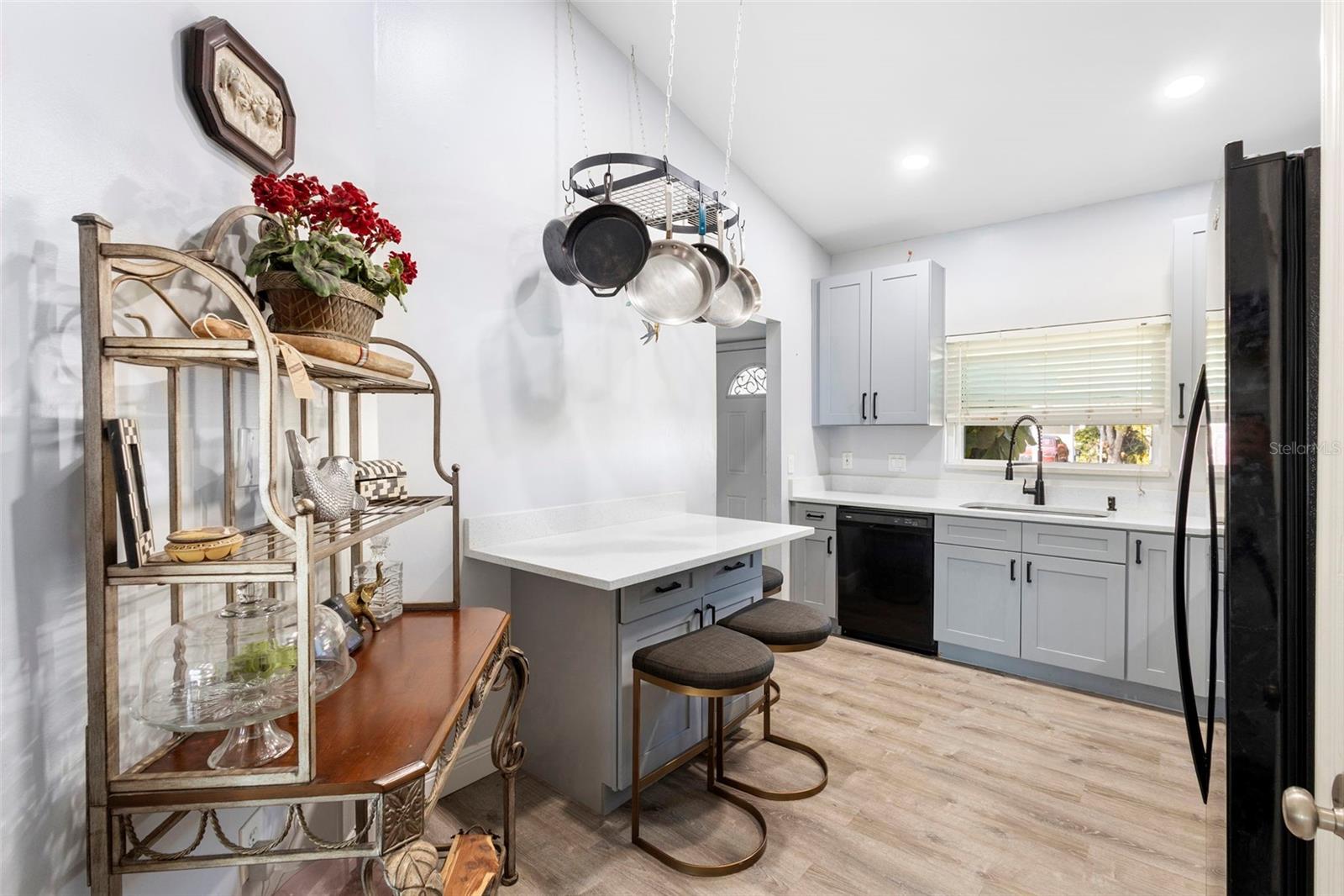 Image 7 of 32 For 2330 Woodway Drive