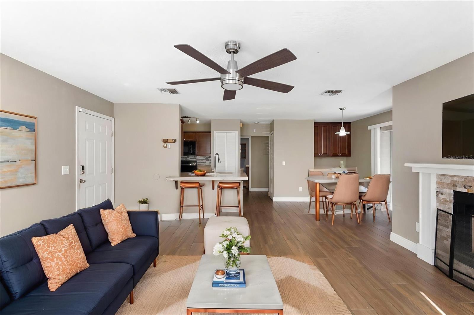 Image 11 of 63 For 942 Bakewell Court 102