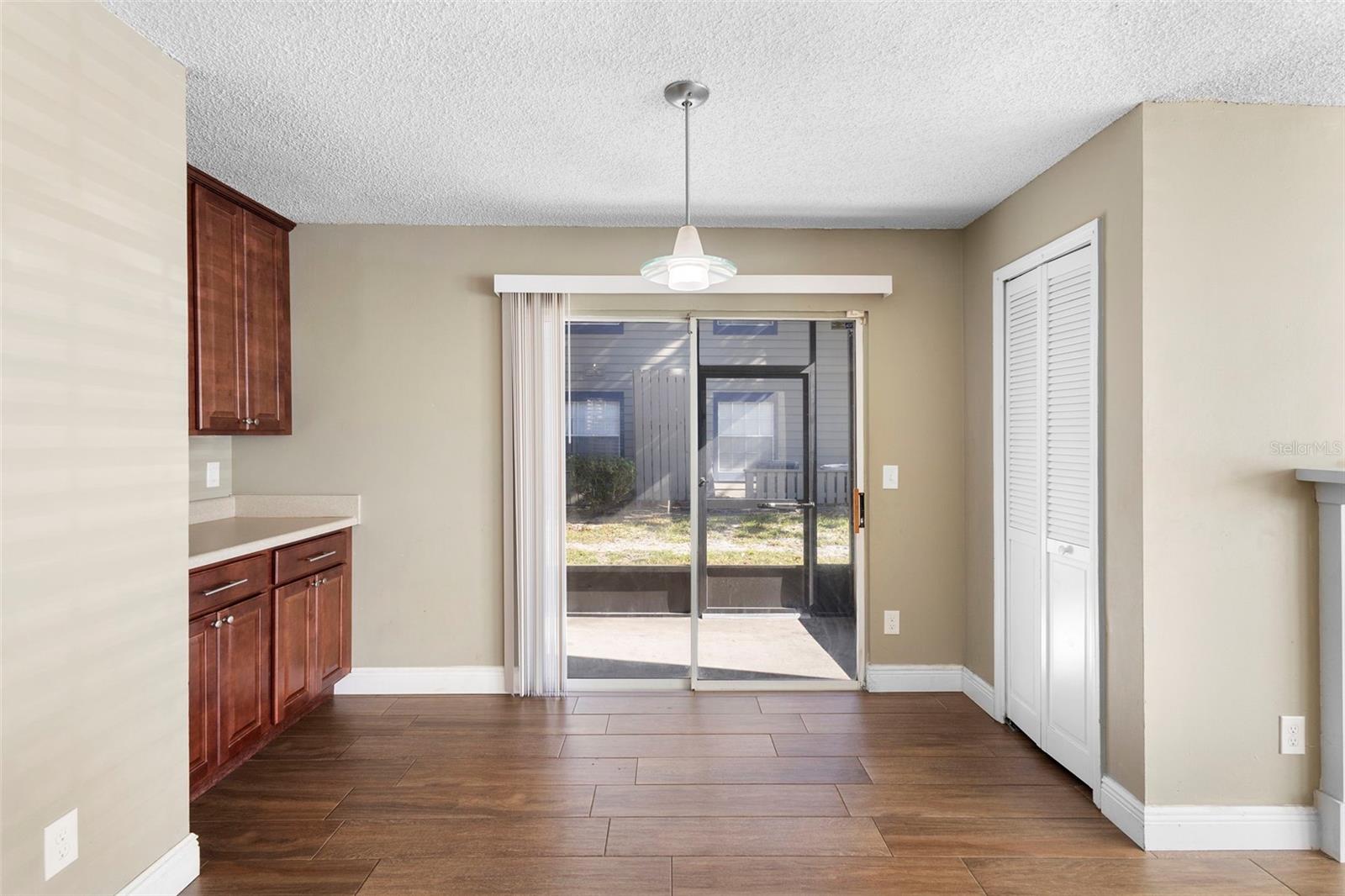 Image 23 of 63 For 942 Bakewell Court 102