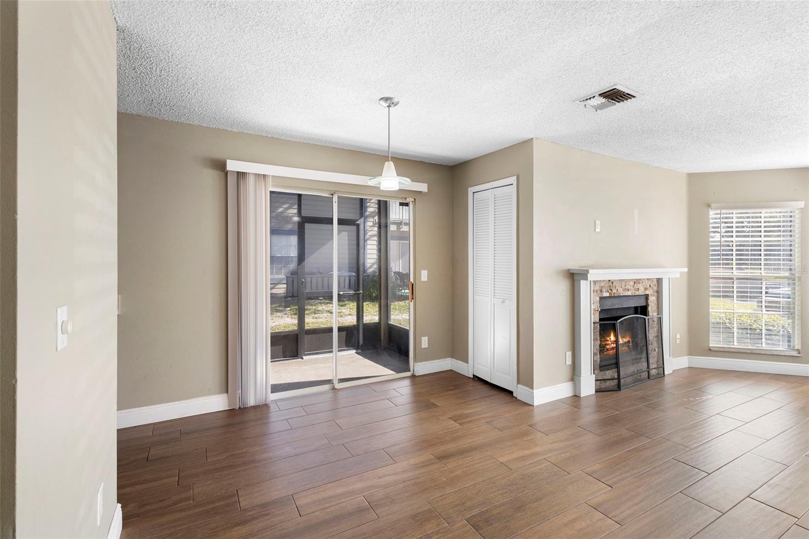 Image 24 of 63 For 942 Bakewell Court 102