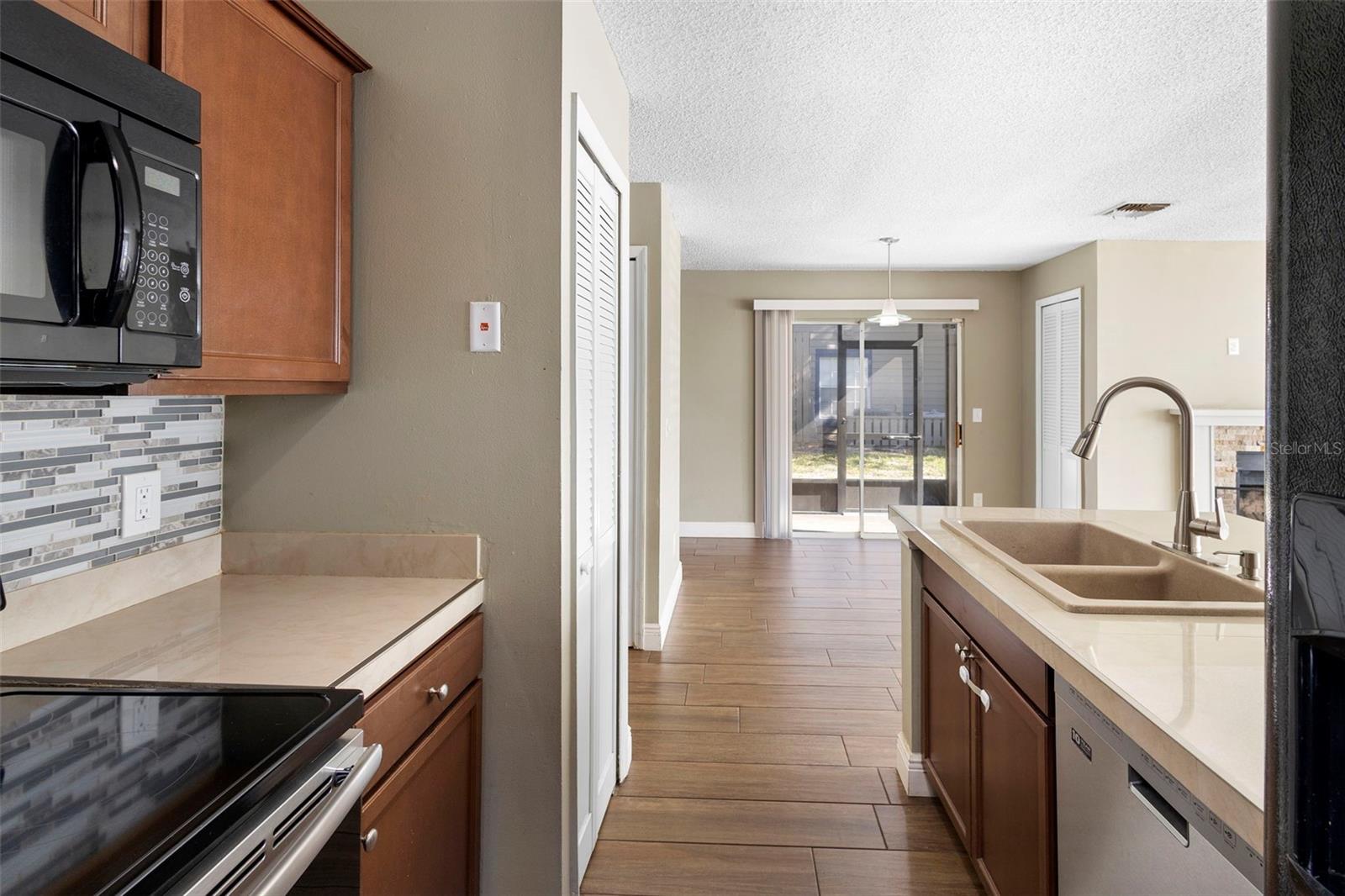 Image 28 of 63 For 942 Bakewell Court 102