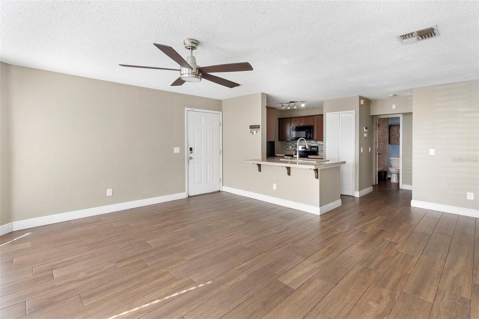 Image 30 of 63 For 942 Bakewell Court 102