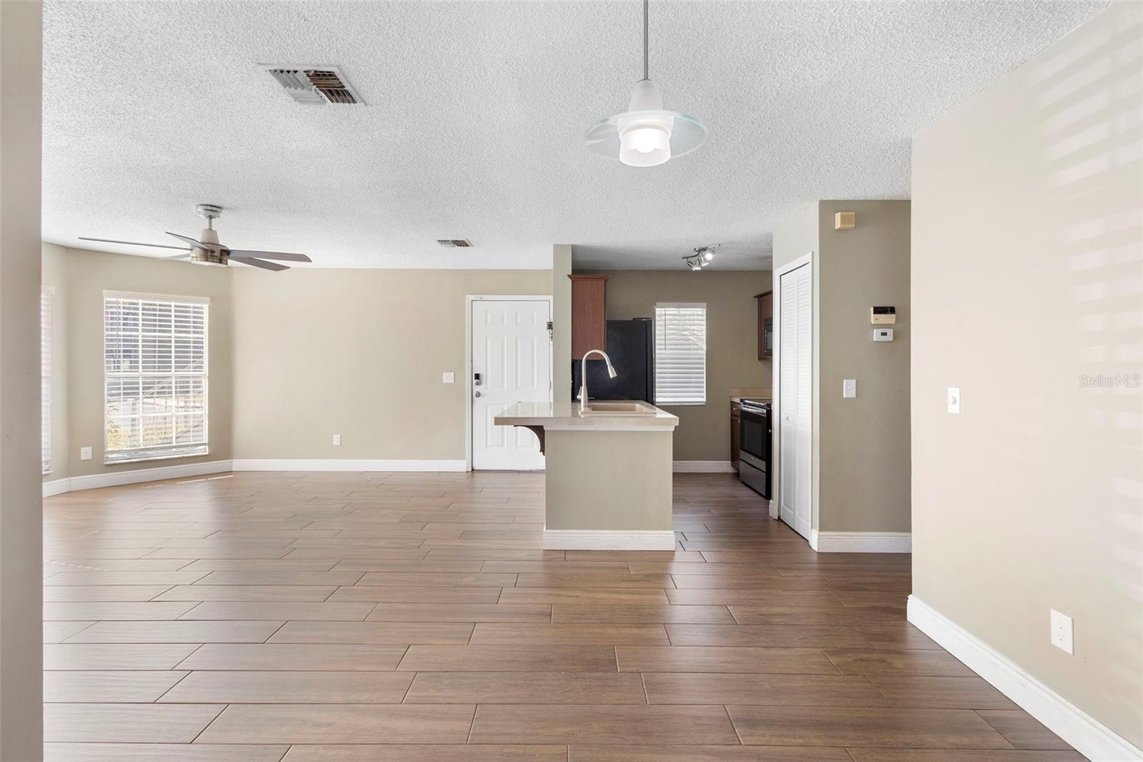 Image 31 of 63 For 942 Bakewell Court 102