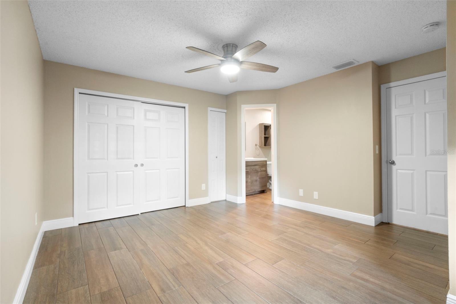 Image 39 of 63 For 942 Bakewell Court 102