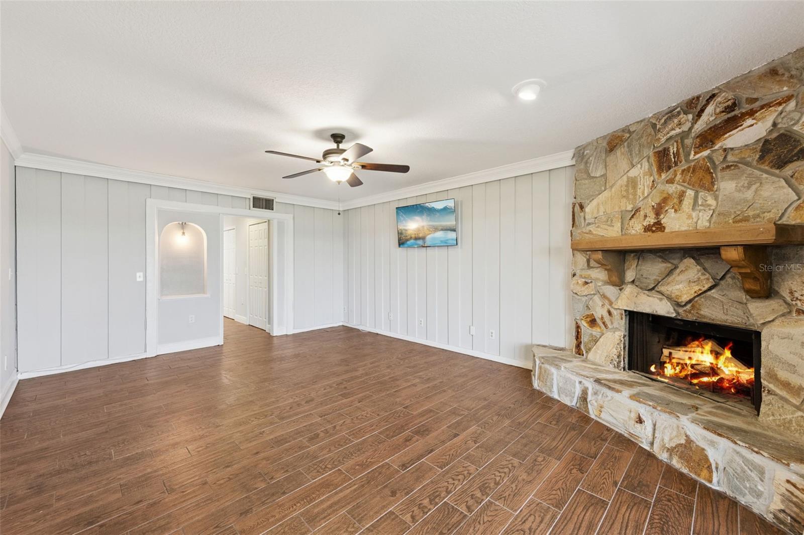 Image 8 of 57 For 2410 Hartridge Point Drive W