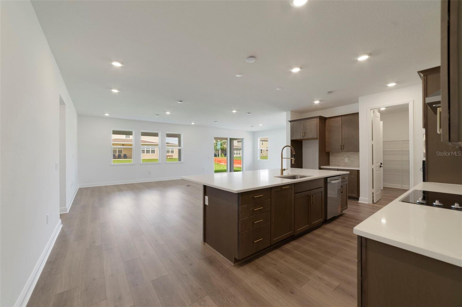 Image 2 of 24 For 3500 Lemon Button Terrace