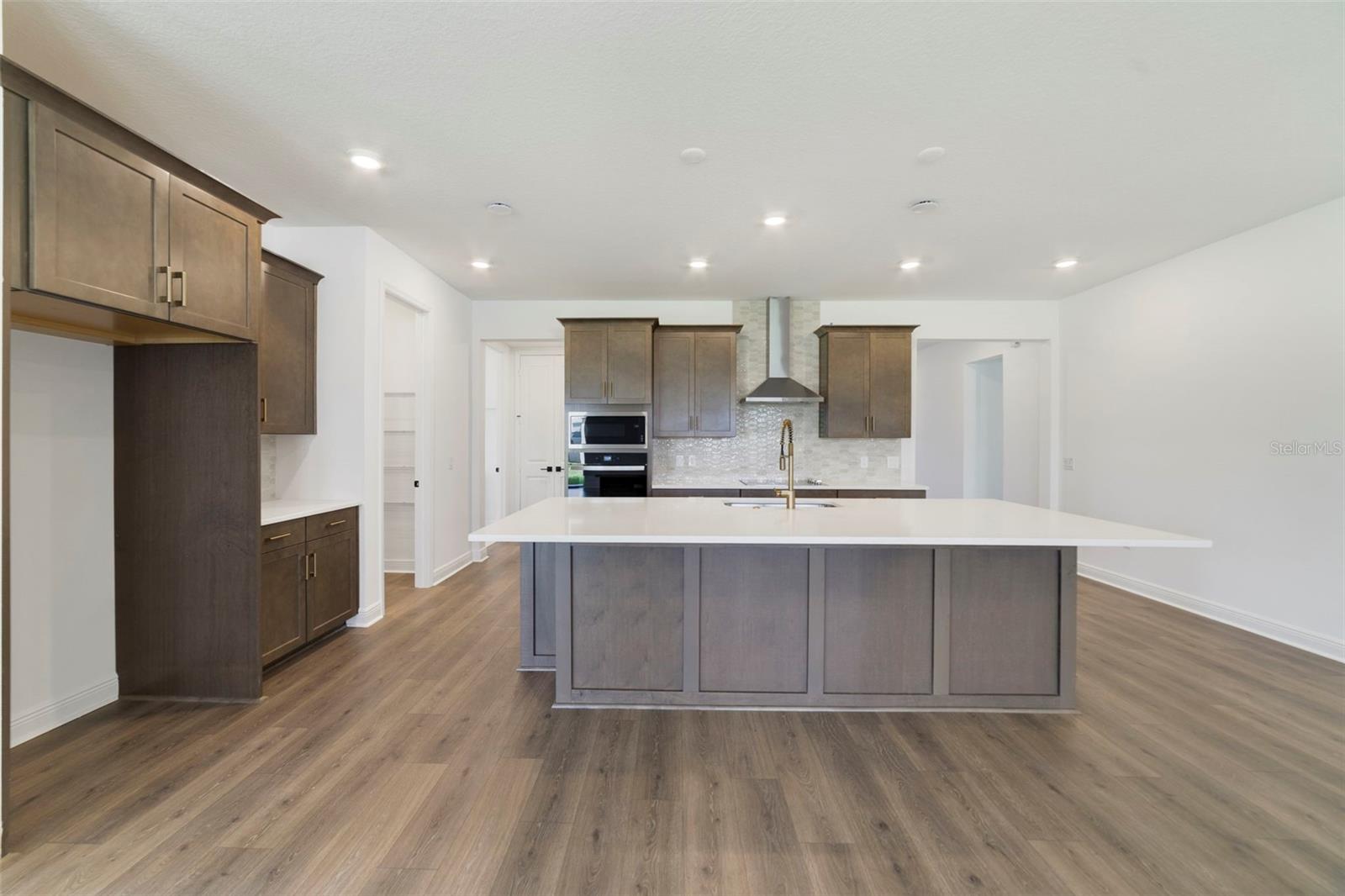 Image 4 of 24 For 3500 Lemon Button Terrace