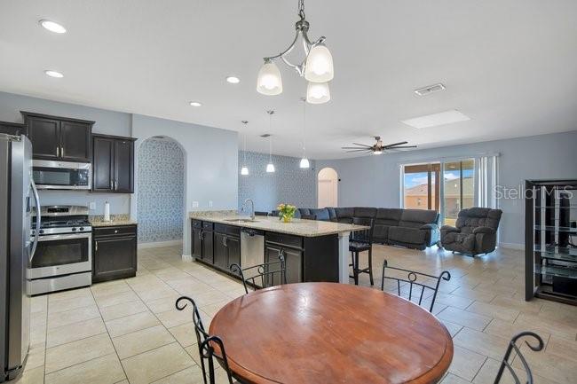 Image 25 of 42 For 1422 Sharon Rose Trace