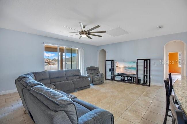 Image 4 of 42 For 1422 Sharon Rose Trace