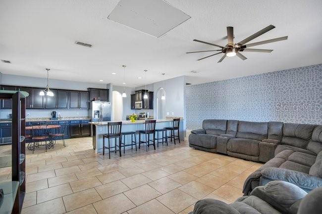 Image 6 of 42 For 1422 Sharon Rose Trace