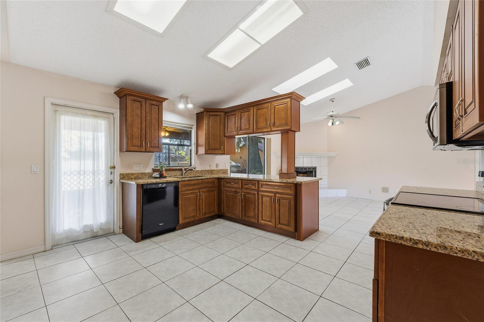 Image 14 of 38 For 3179 Maple Run