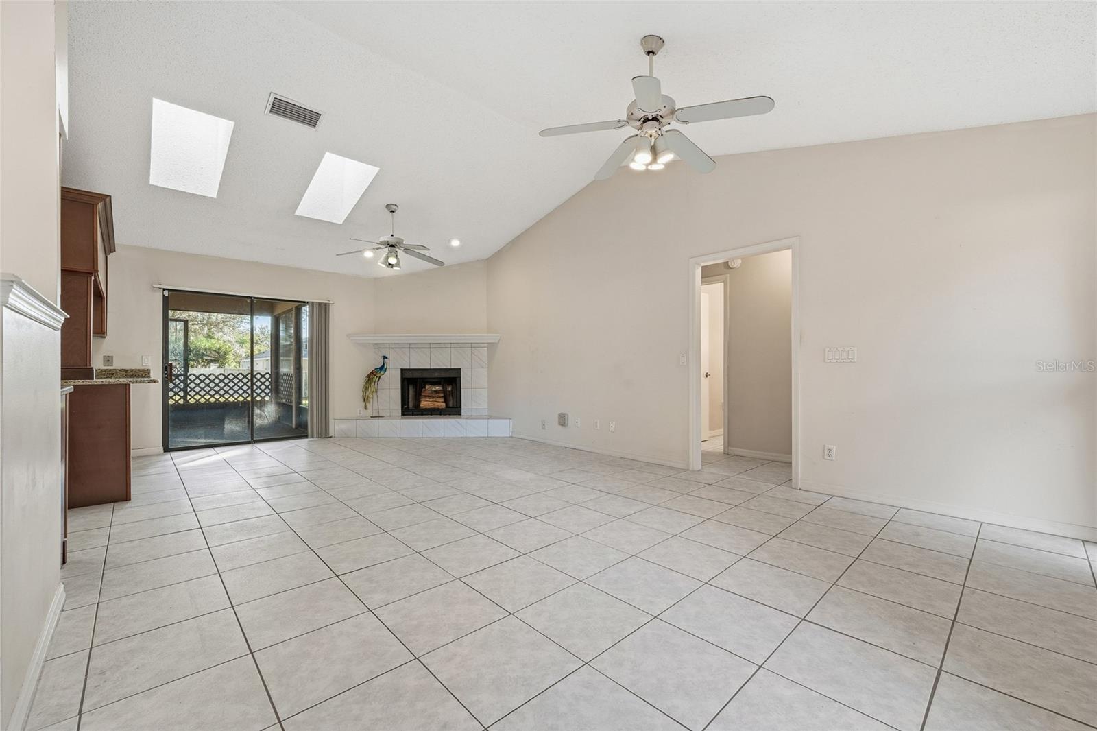 Image 8 of 38 For 3179 Maple Run