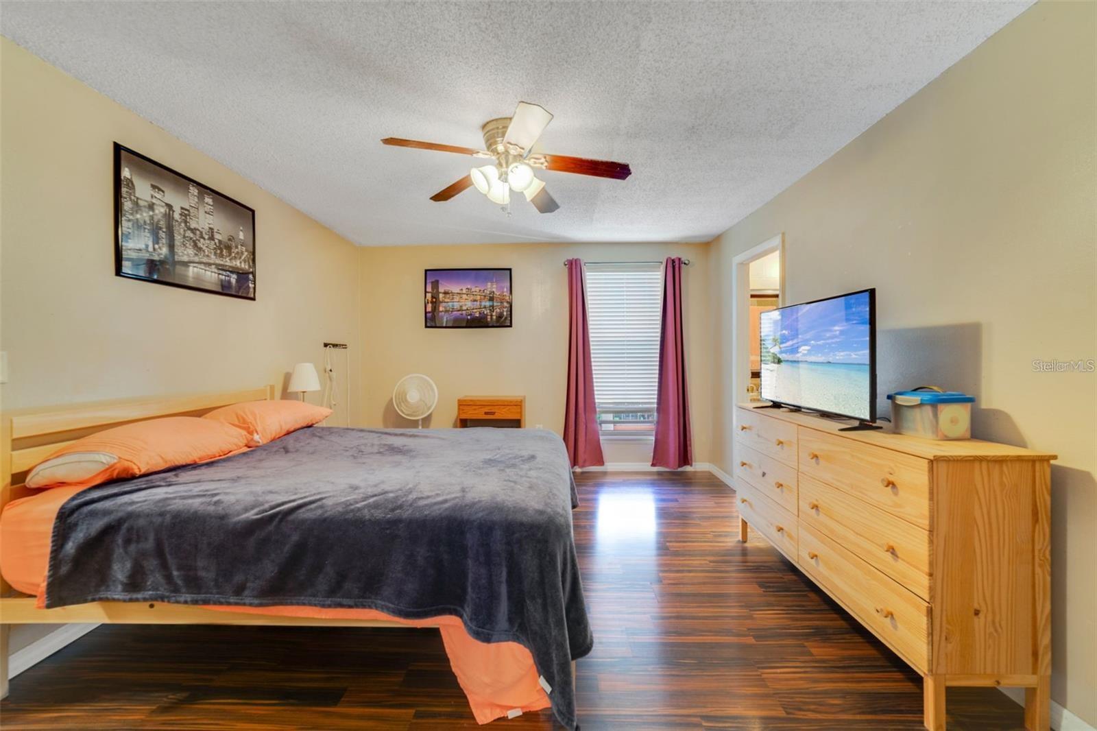 Image 15 of 20 For 512 Orange Drive 33