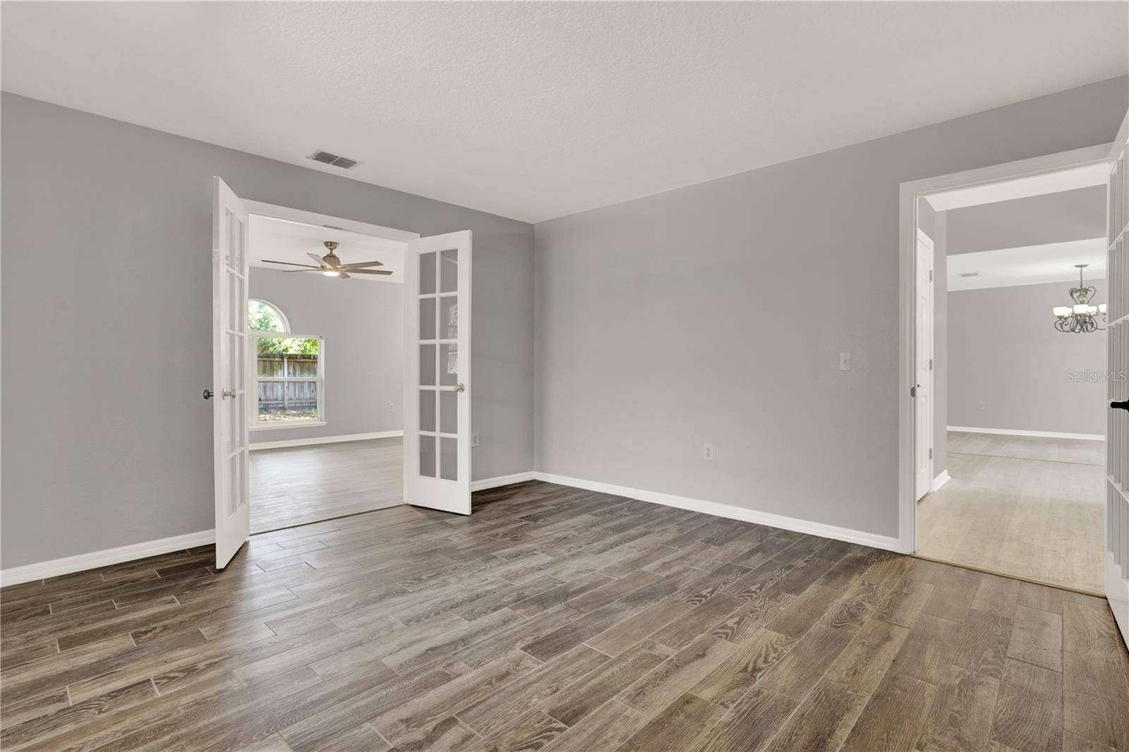 Image 11 of 43 For 809 Deer Glen Court