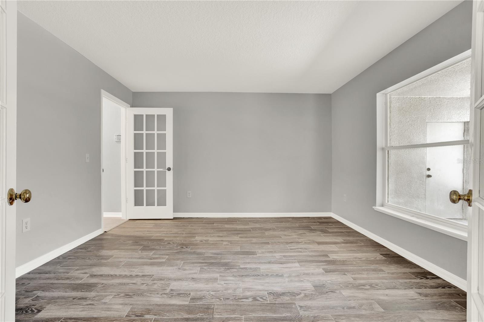 Image 13 of 43 For 809 Deer Glen Court