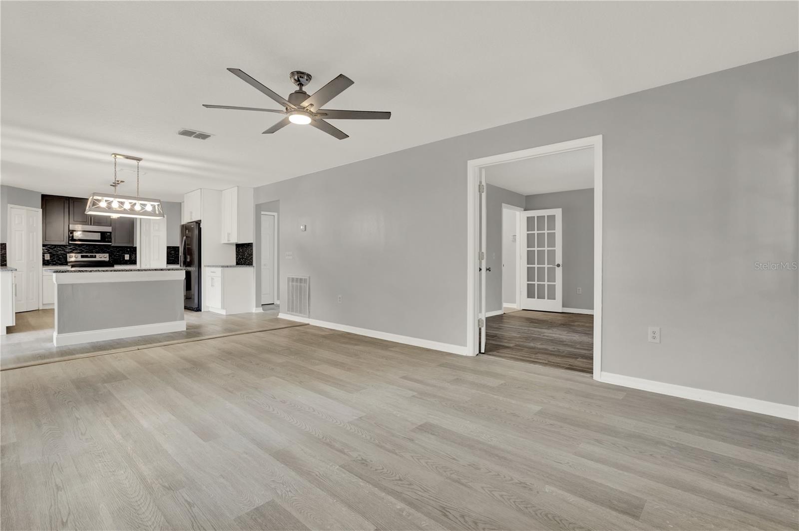 Image 14 of 43 For 809 Deer Glen Court