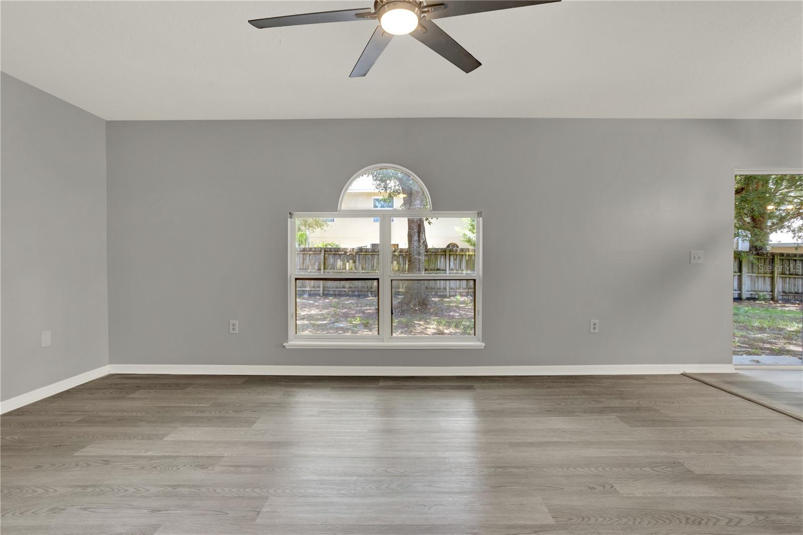 Image 15 of 43 For 809 Deer Glen Court