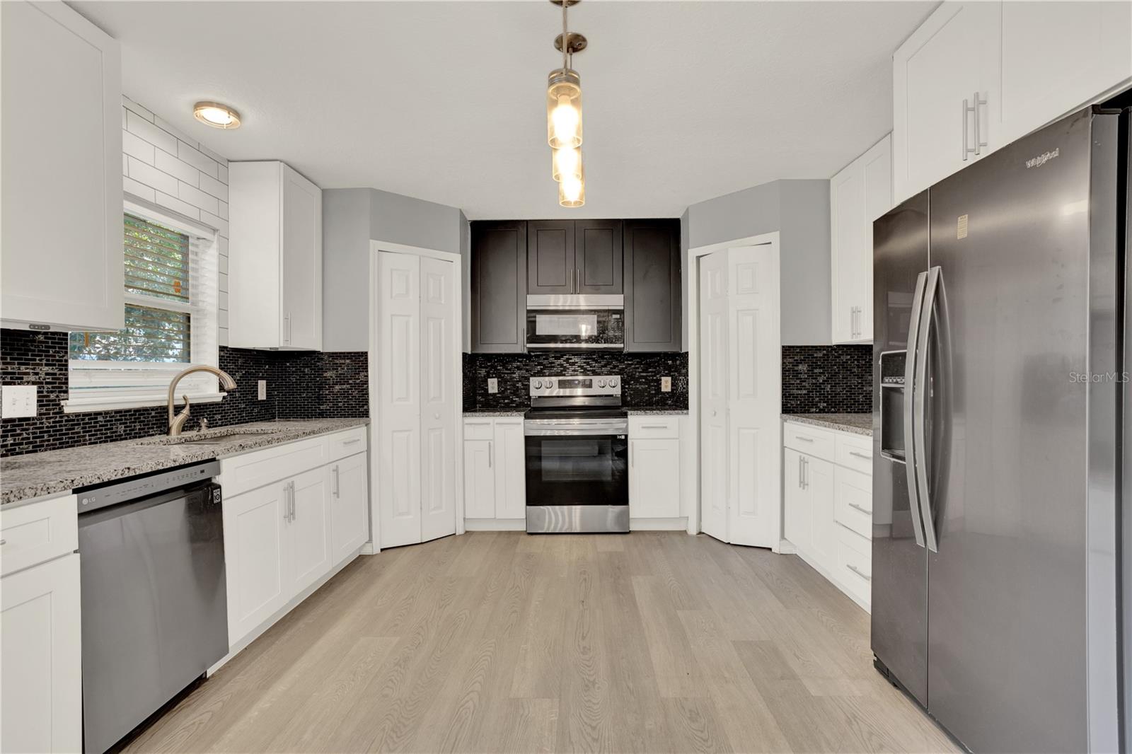 Image 20 of 43 For 809 Deer Glen Court