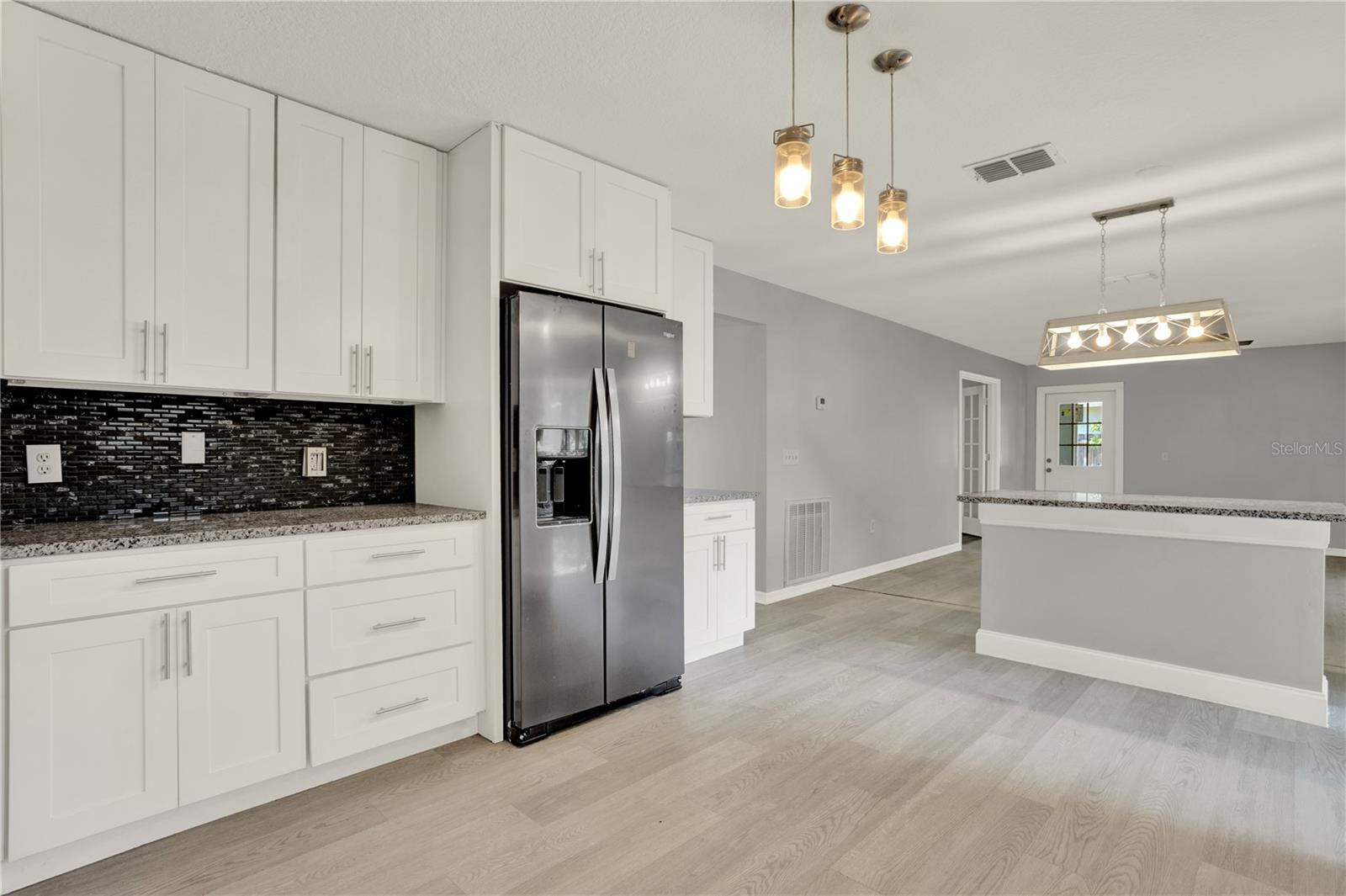 Image 21 of 43 For 809 Deer Glen Court