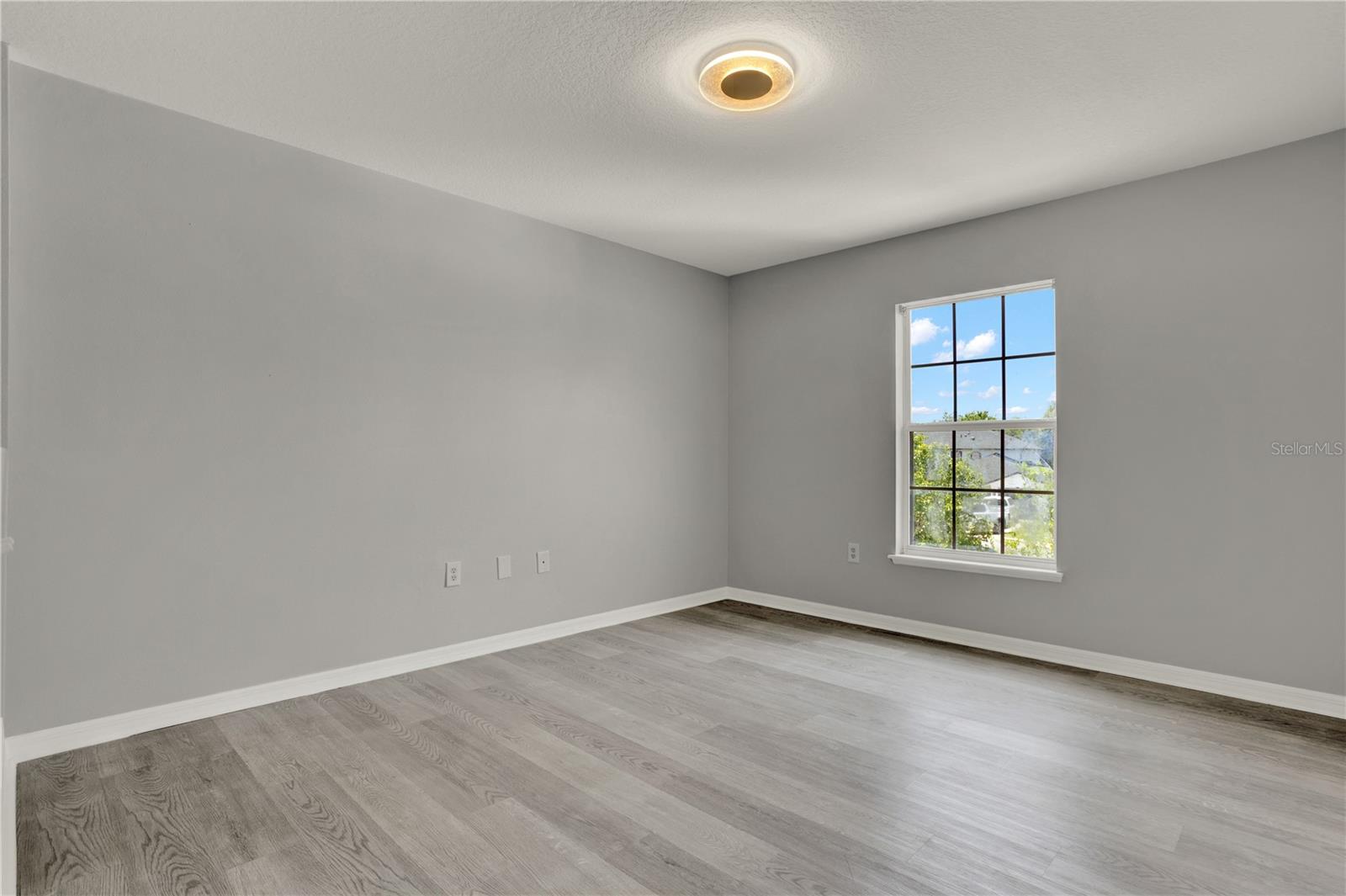 Image 25 of 43 For 809 Deer Glen Court