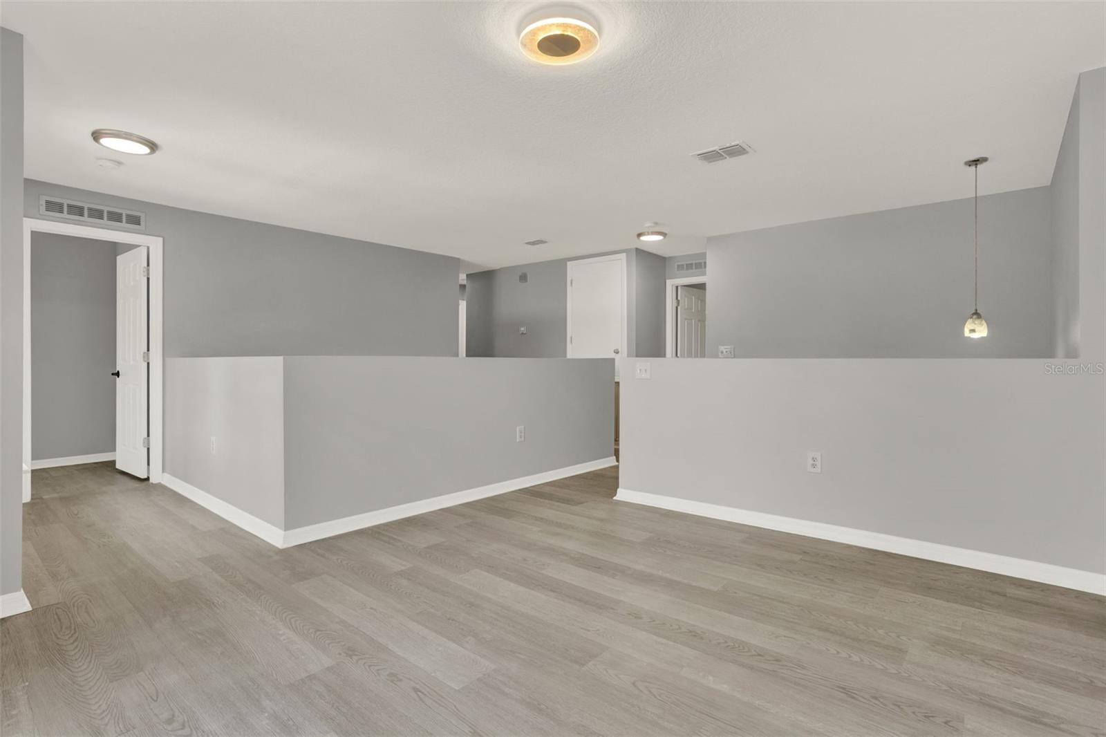 Image 27 of 43 For 809 Deer Glen Court