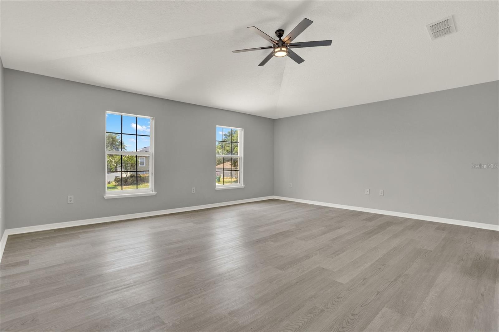 Image 28 of 43 For 809 Deer Glen Court