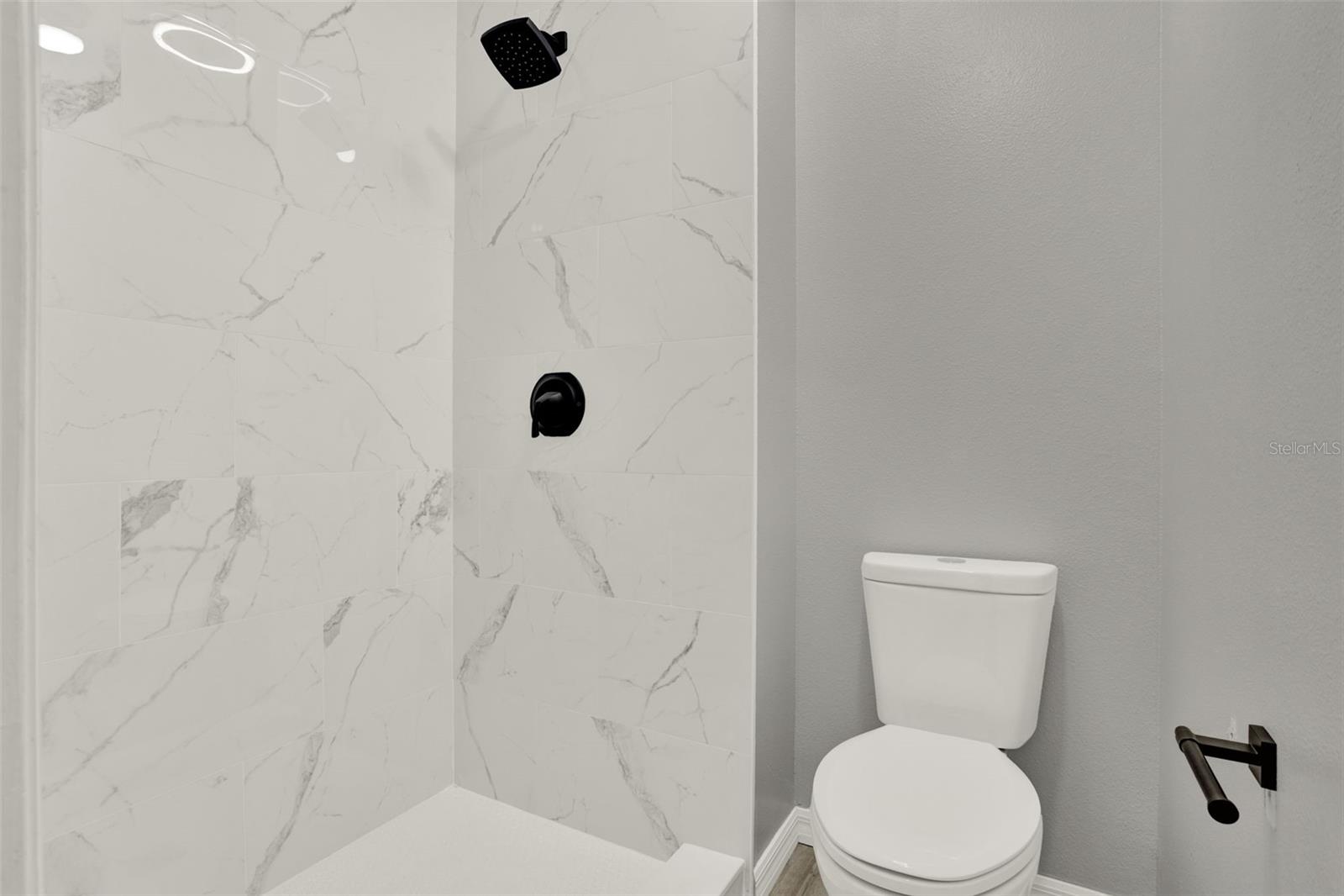 Image 33 of 43 For 809 Deer Glen Court