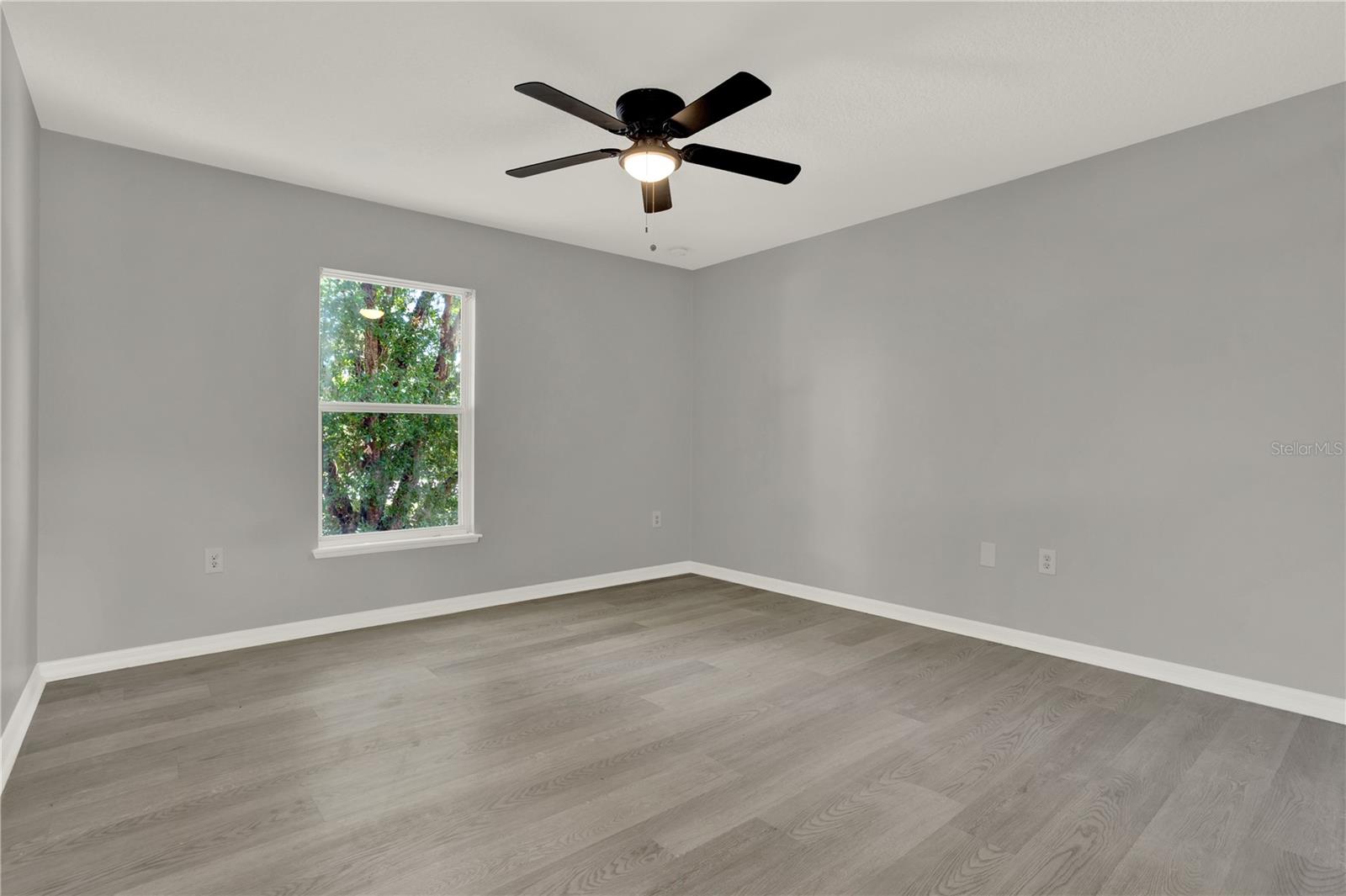 Image 35 of 43 For 809 Deer Glen Court