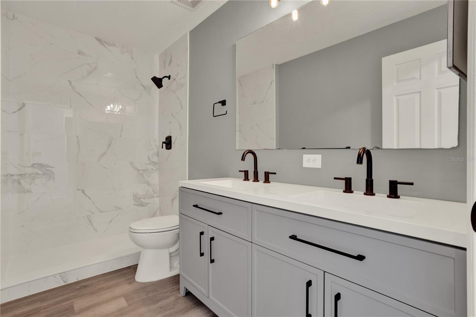 Image 36 of 43 For 809 Deer Glen Court