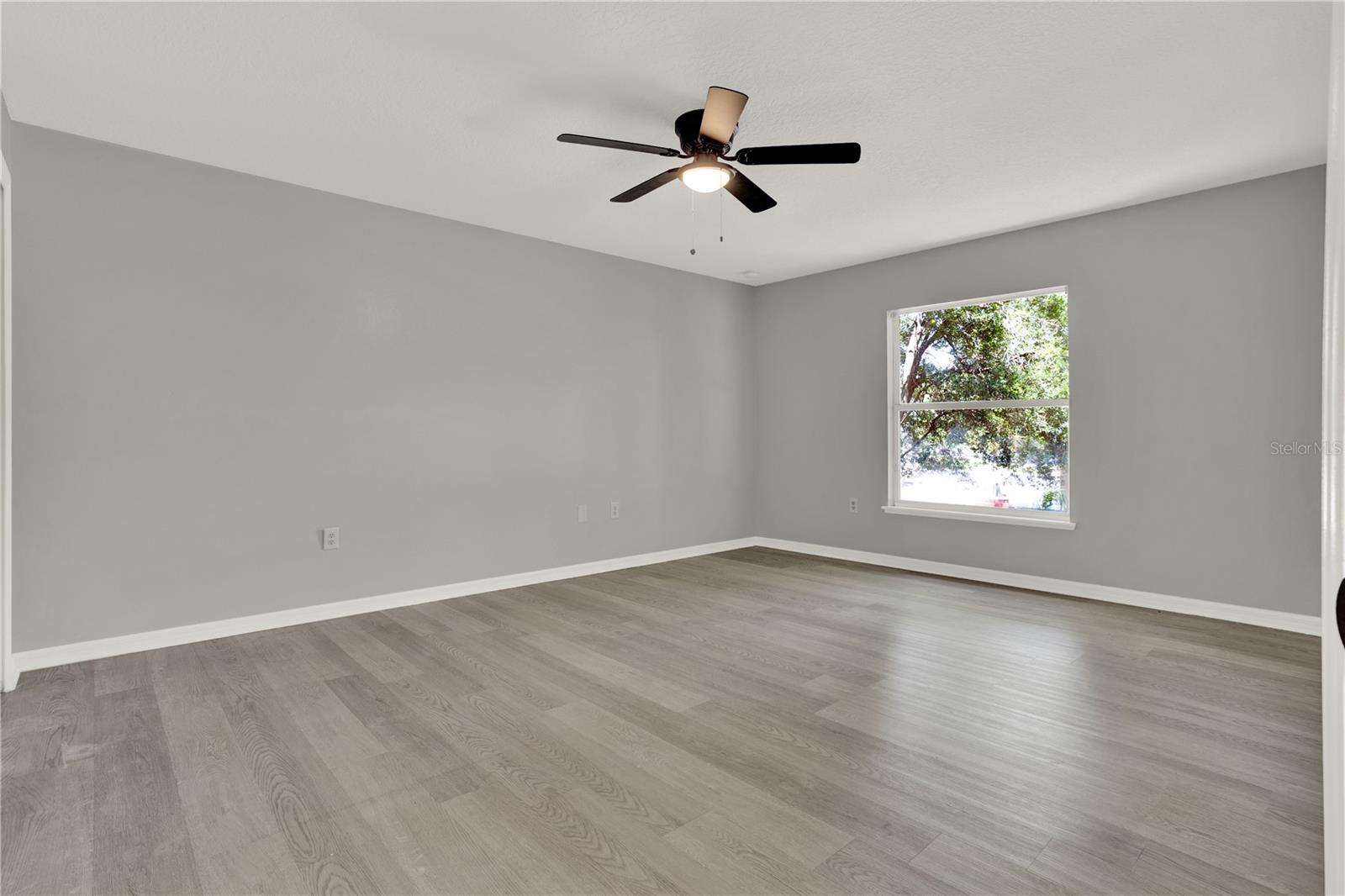 Image 37 of 43 For 809 Deer Glen Court