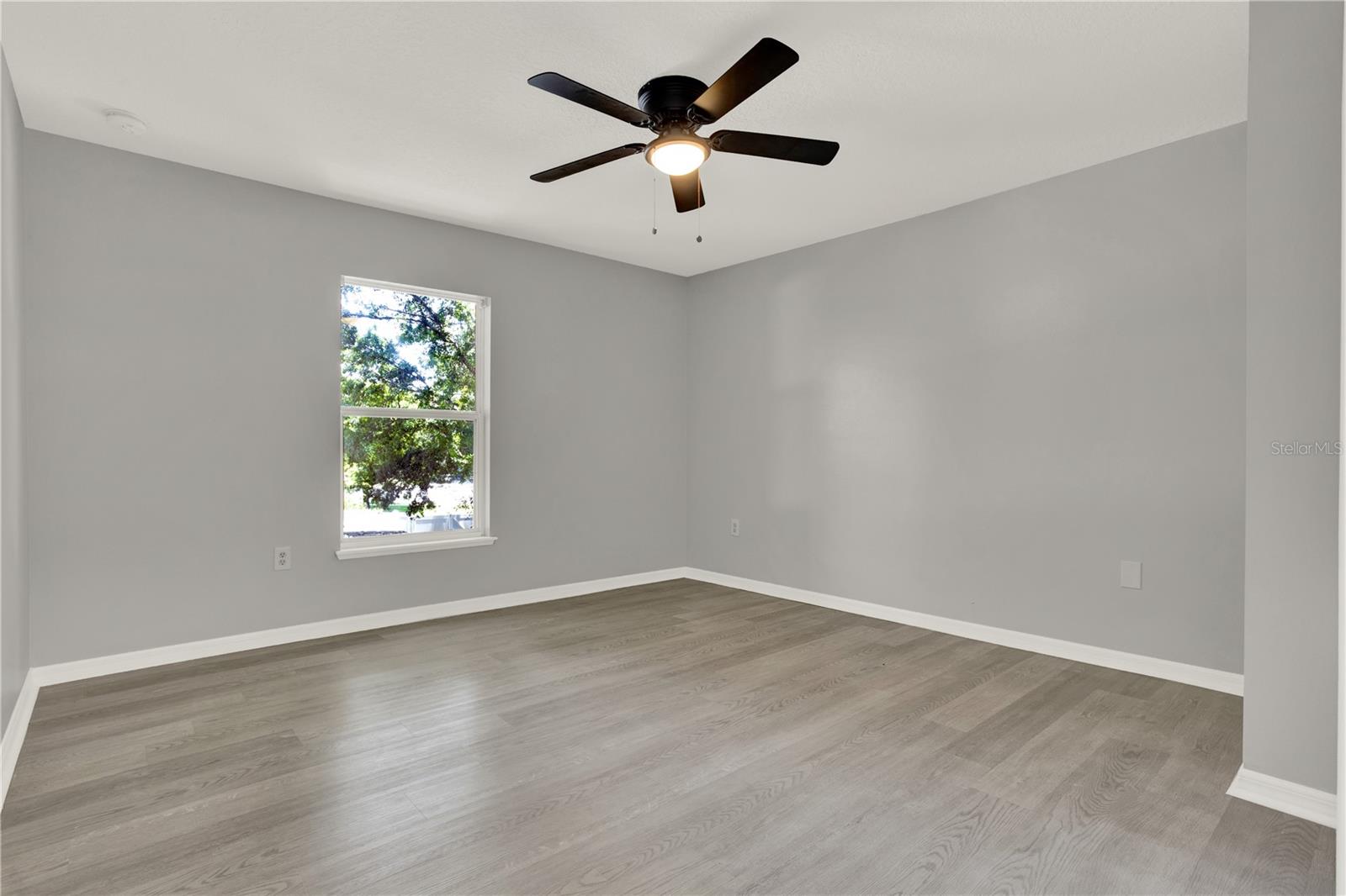 Image 38 of 43 For 809 Deer Glen Court