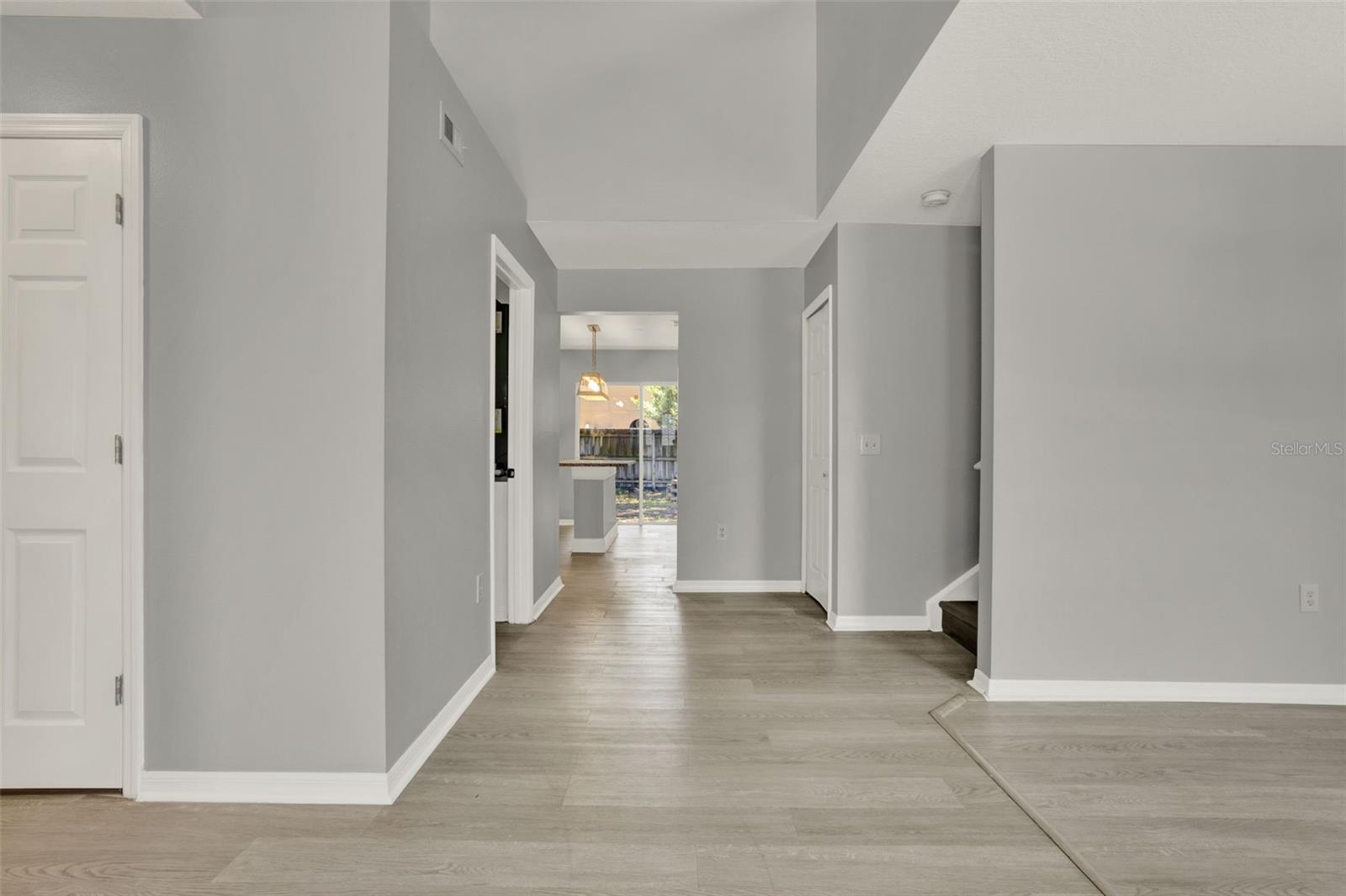 Image 5 of 43 For 809 Deer Glen Court