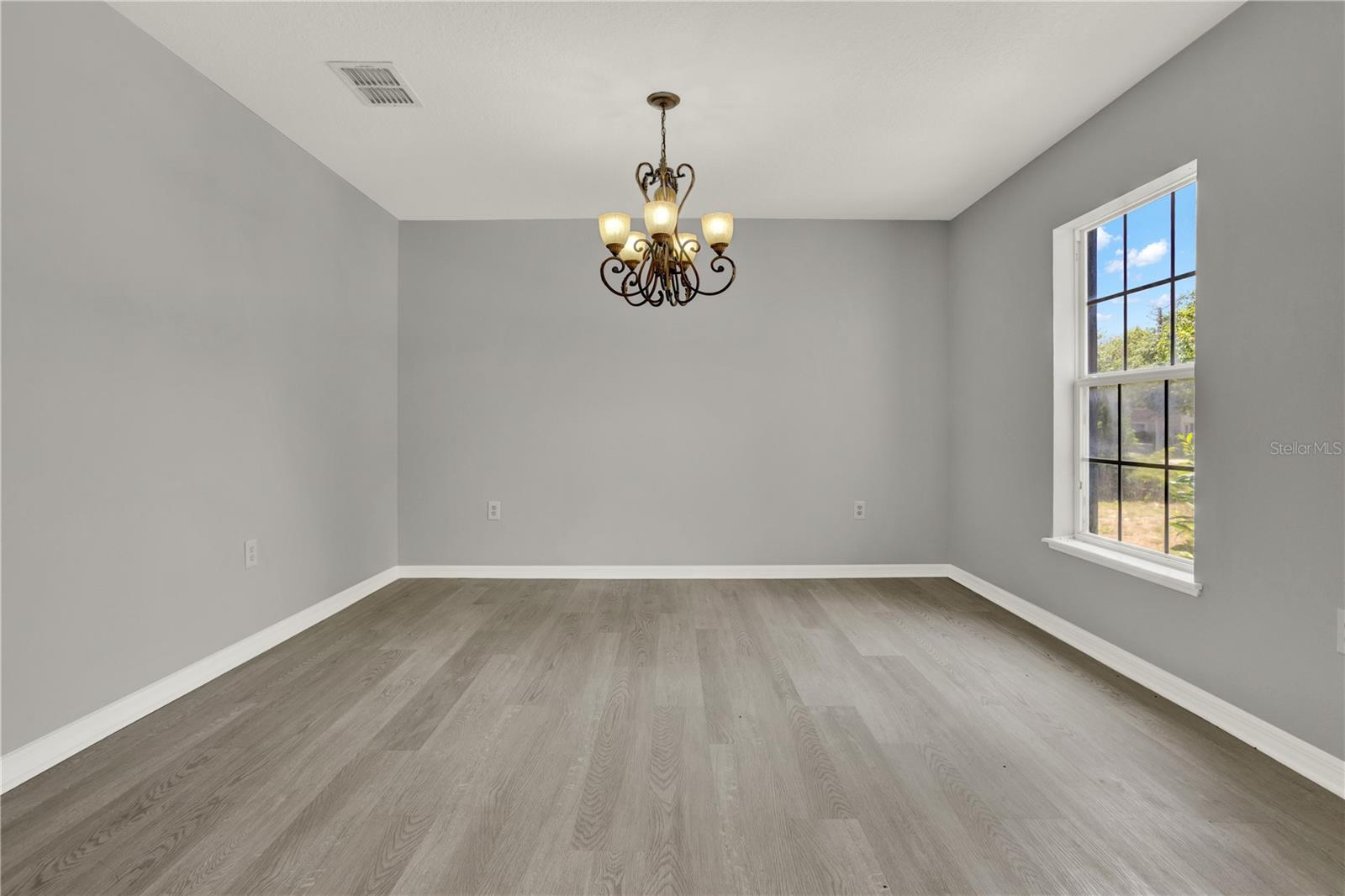 Image 6 of 43 For 809 Deer Glen Court