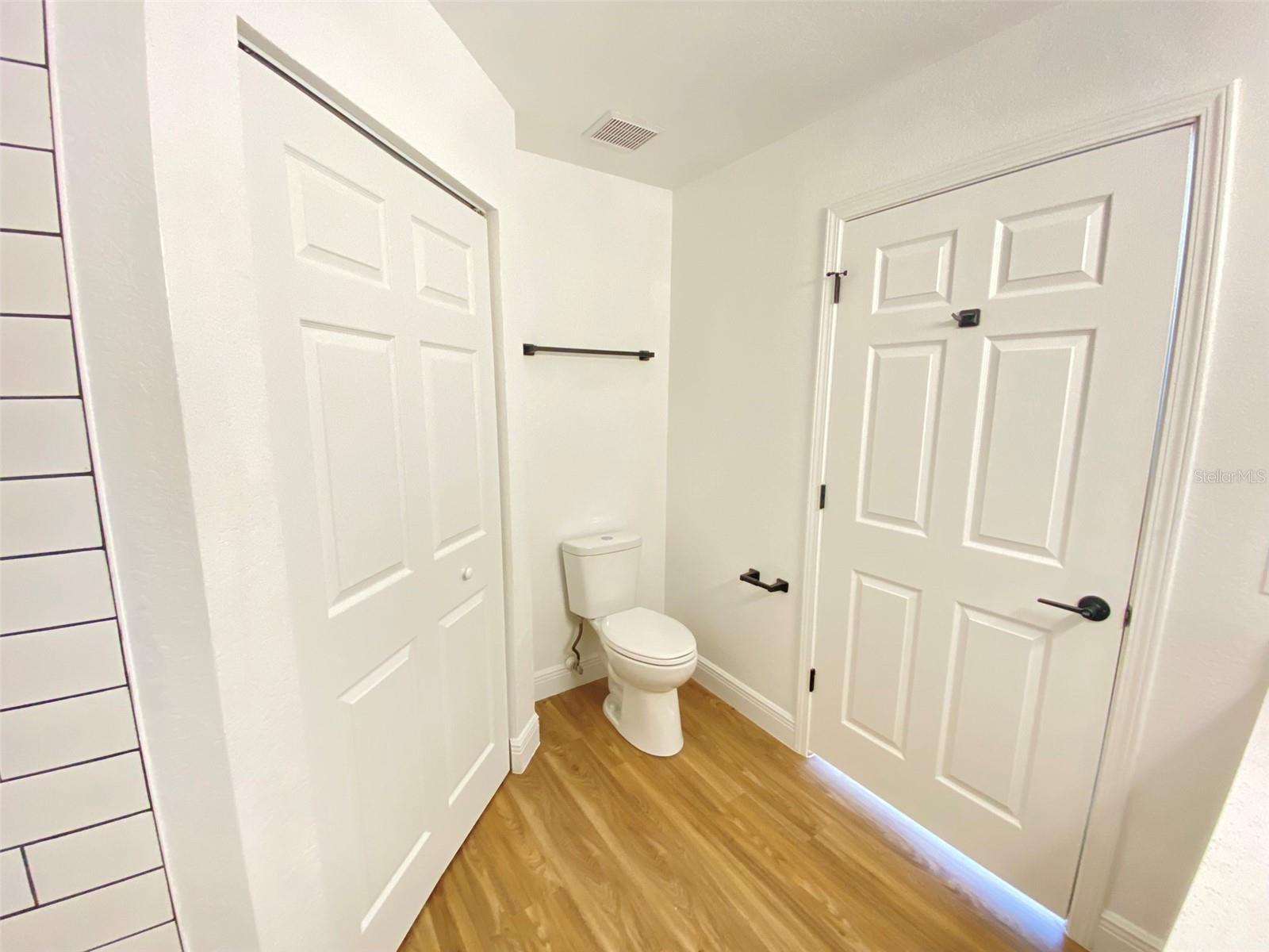 Image 31 of 34 For 9021 Lee Vista Boulevard 1710