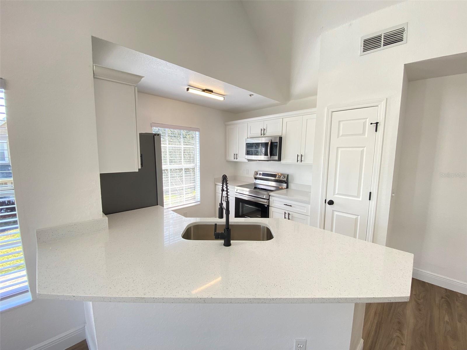 Image 8 of 34 For 9021 Lee Vista Boulevard 1710