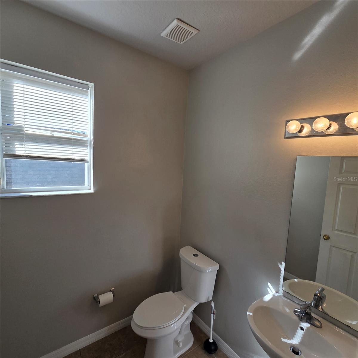 Image 18 of 51 For 641 Rosselli Boulevard