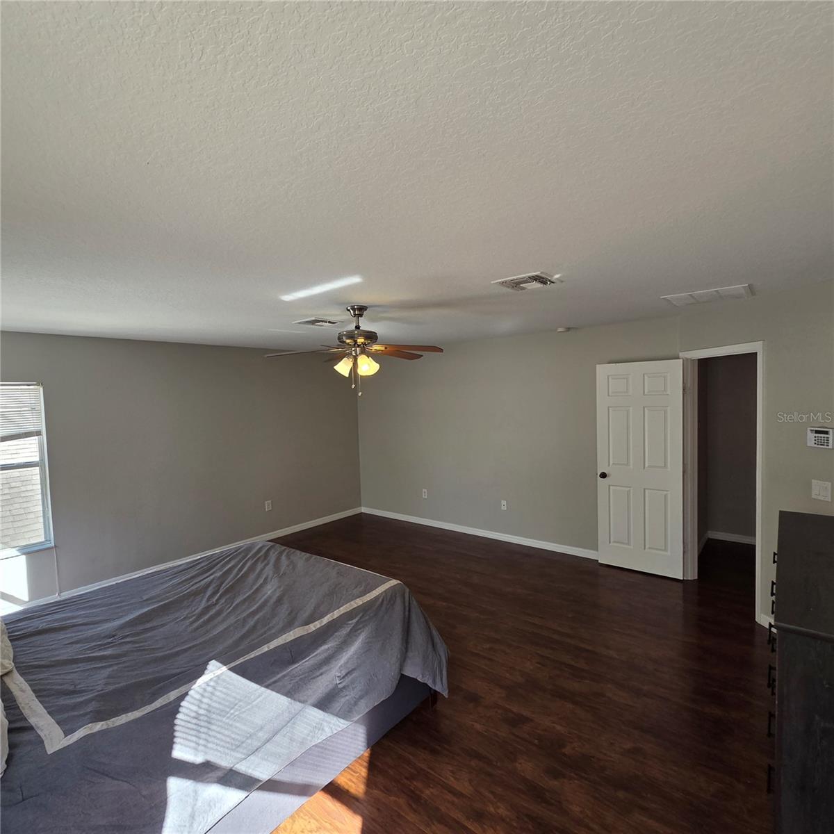 Image 33 of 51 For 641 Rosselli Boulevard