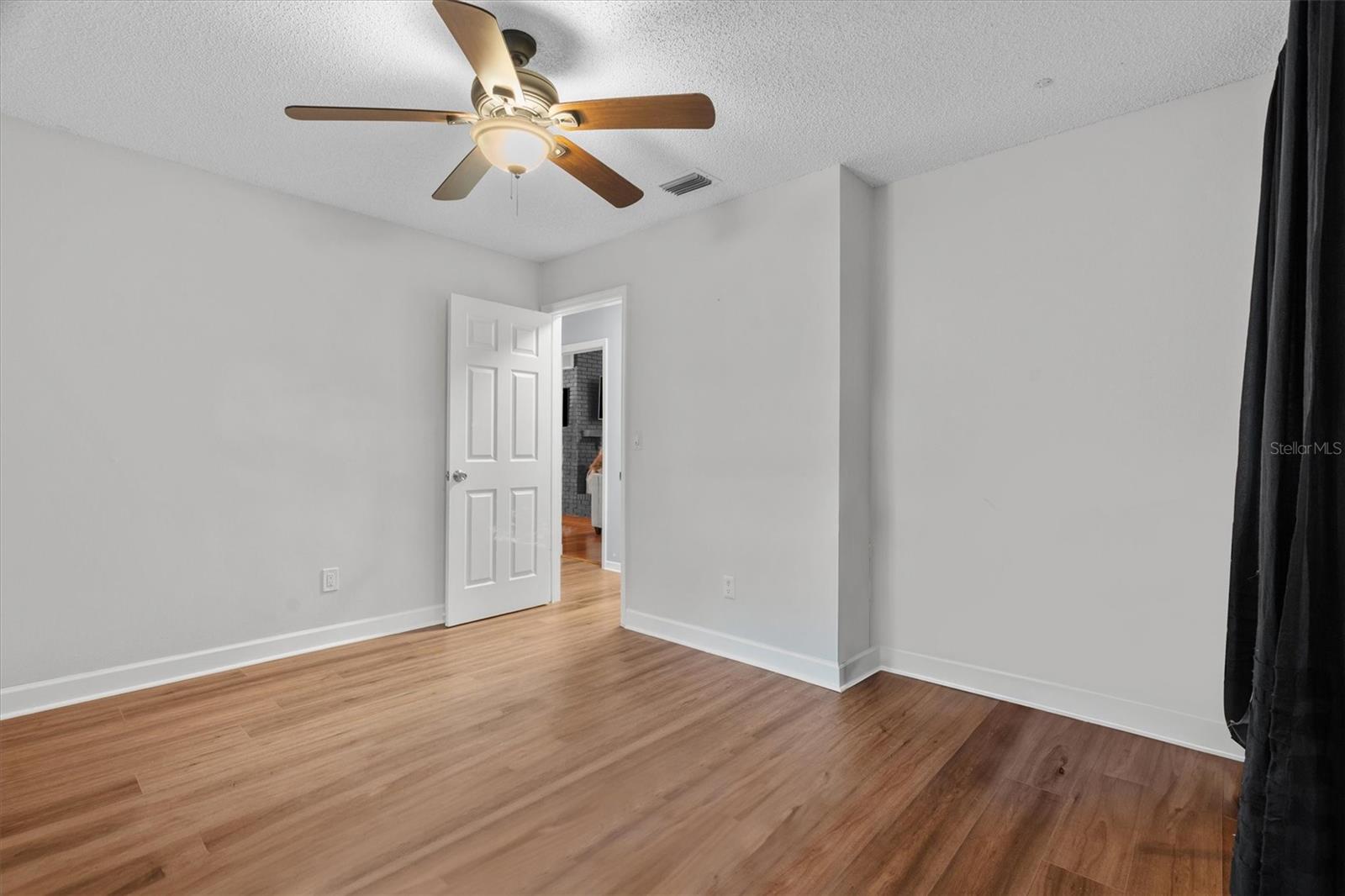 Image 25 of 44 For 109 Country Hill Drive