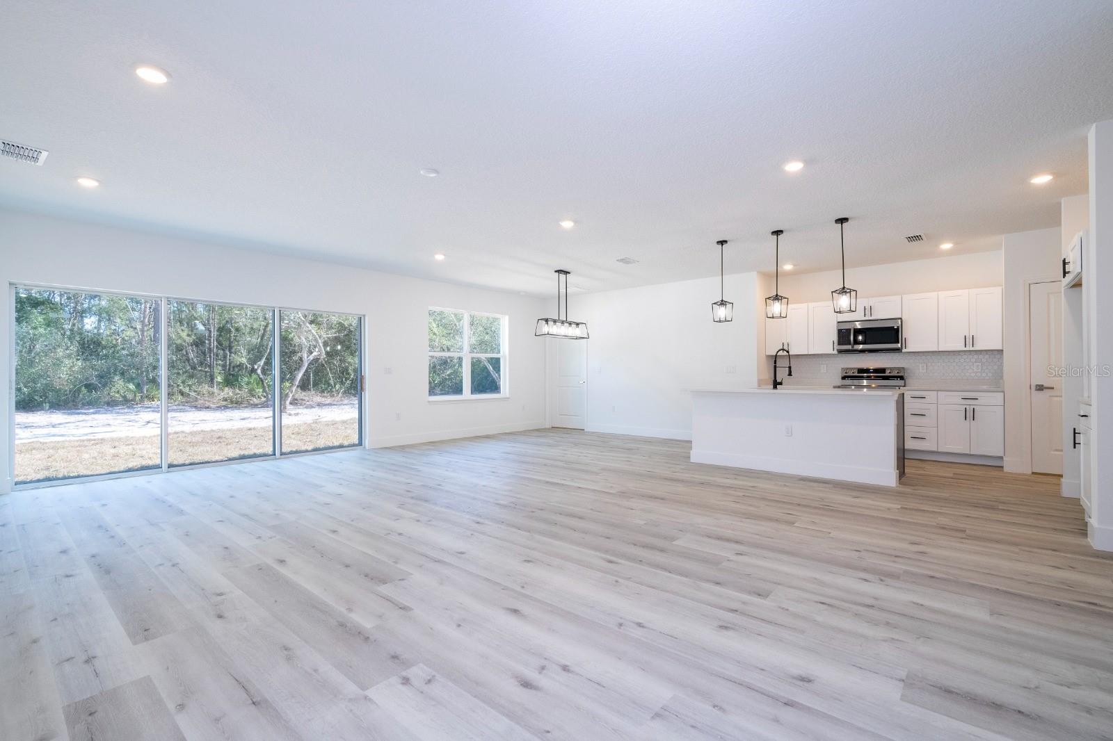 Image 14 of 45 For 1129 Edinburgh Street