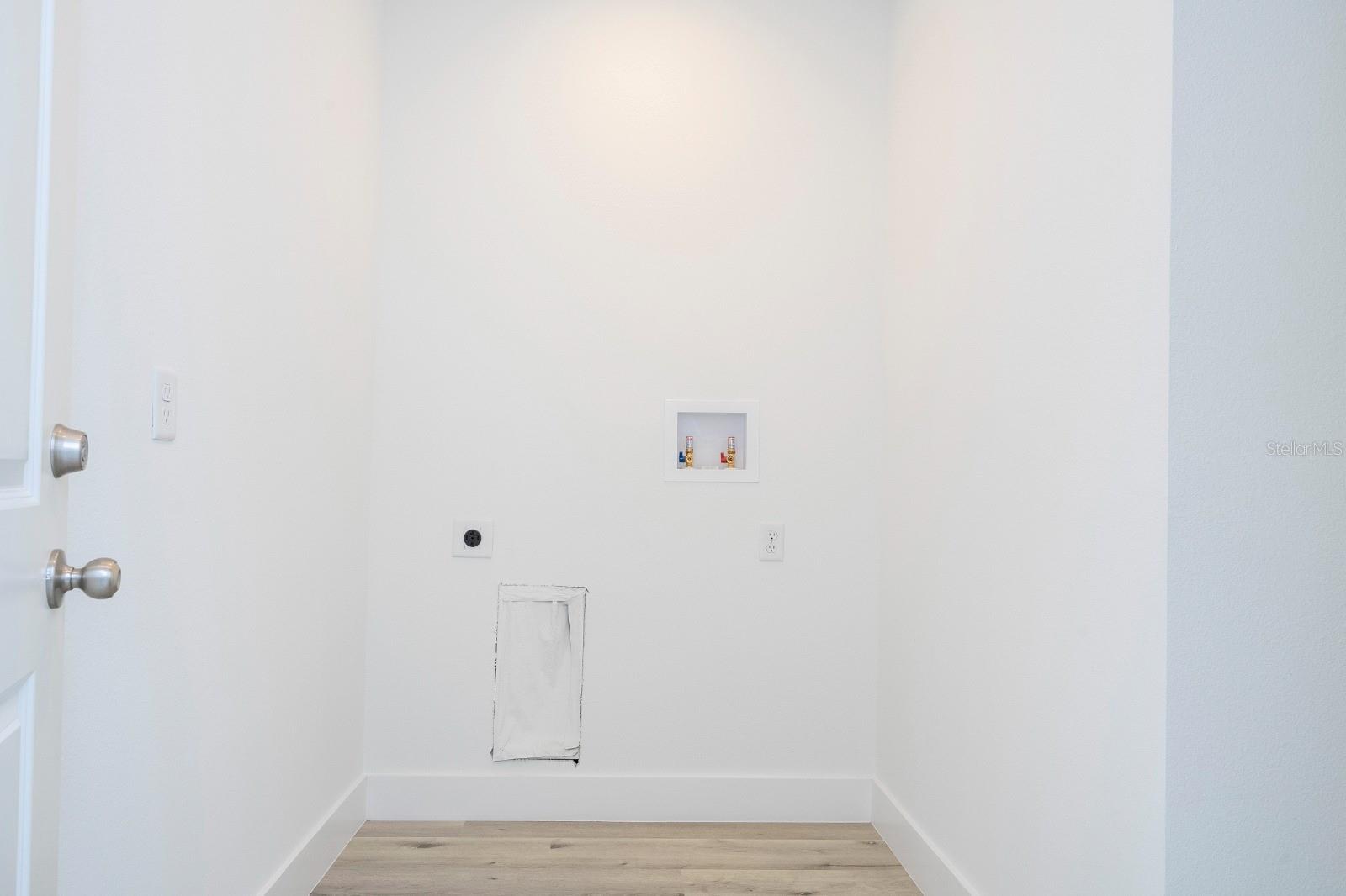 Image 16 of 45 For 1129 Edinburgh Street