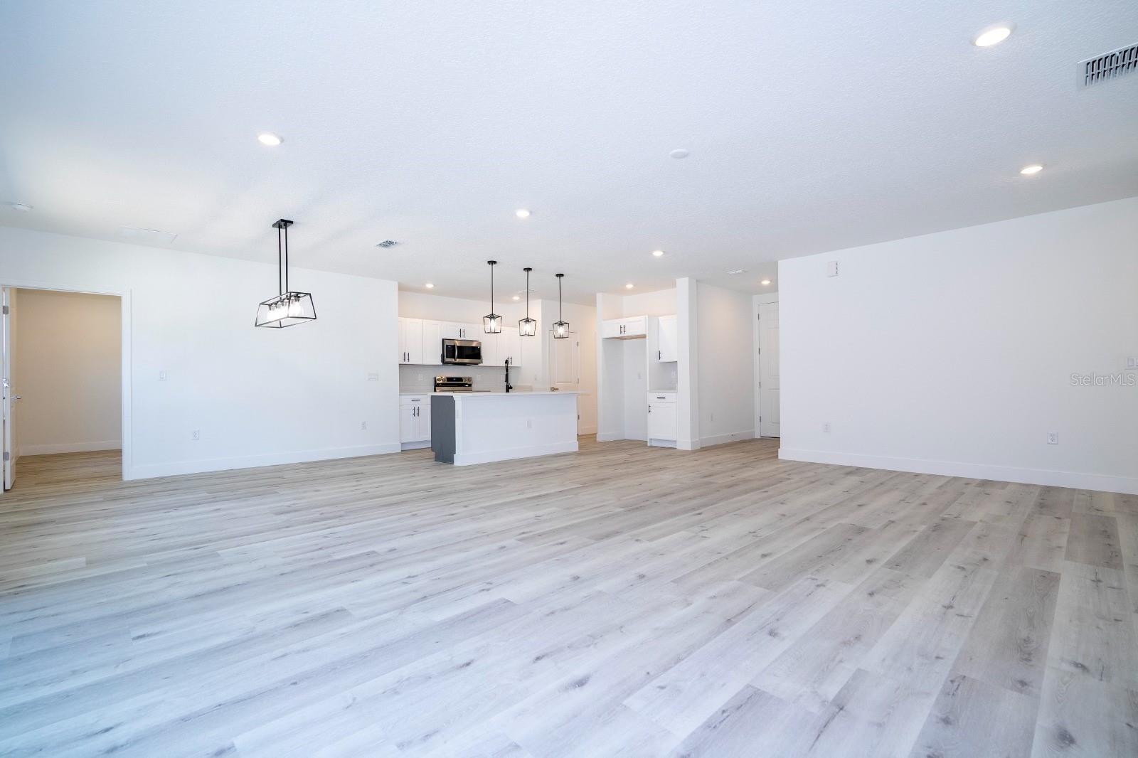 Image 27 of 45 For 1129 Edinburgh Street