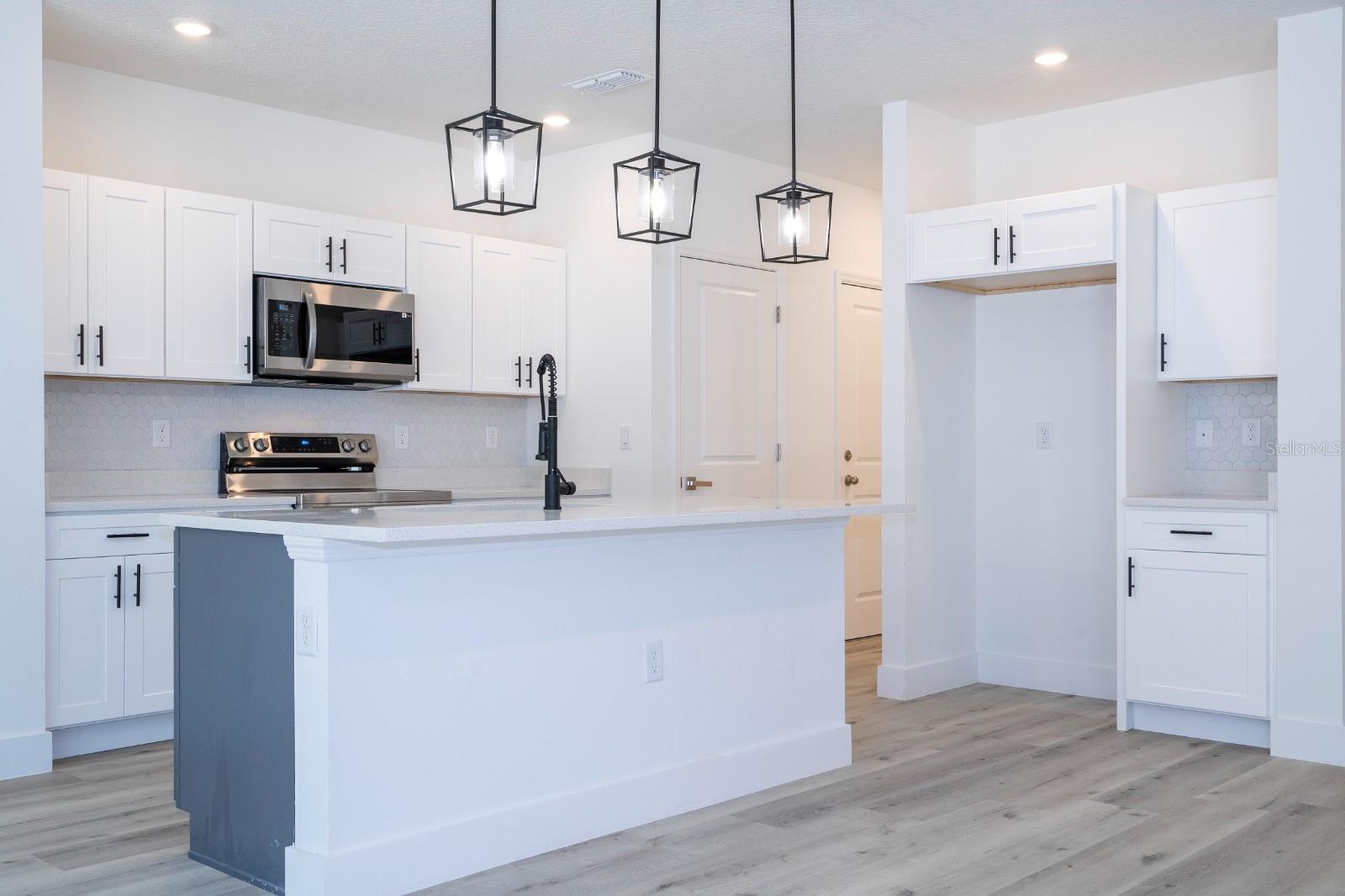 Image 4 of 45 For 1129 Edinburgh Street