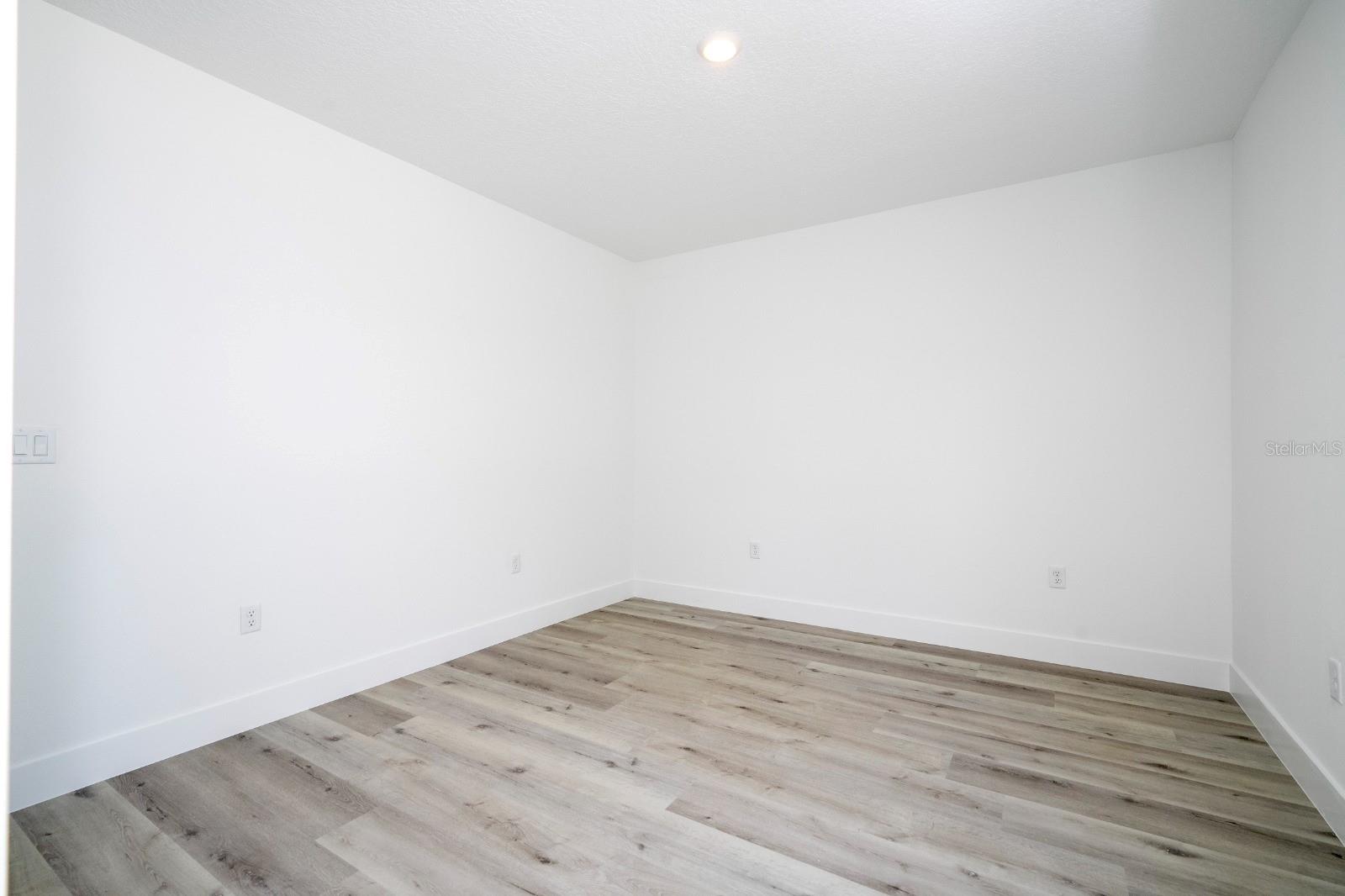 Image 43 of 45 For 1129 Edinburgh Street