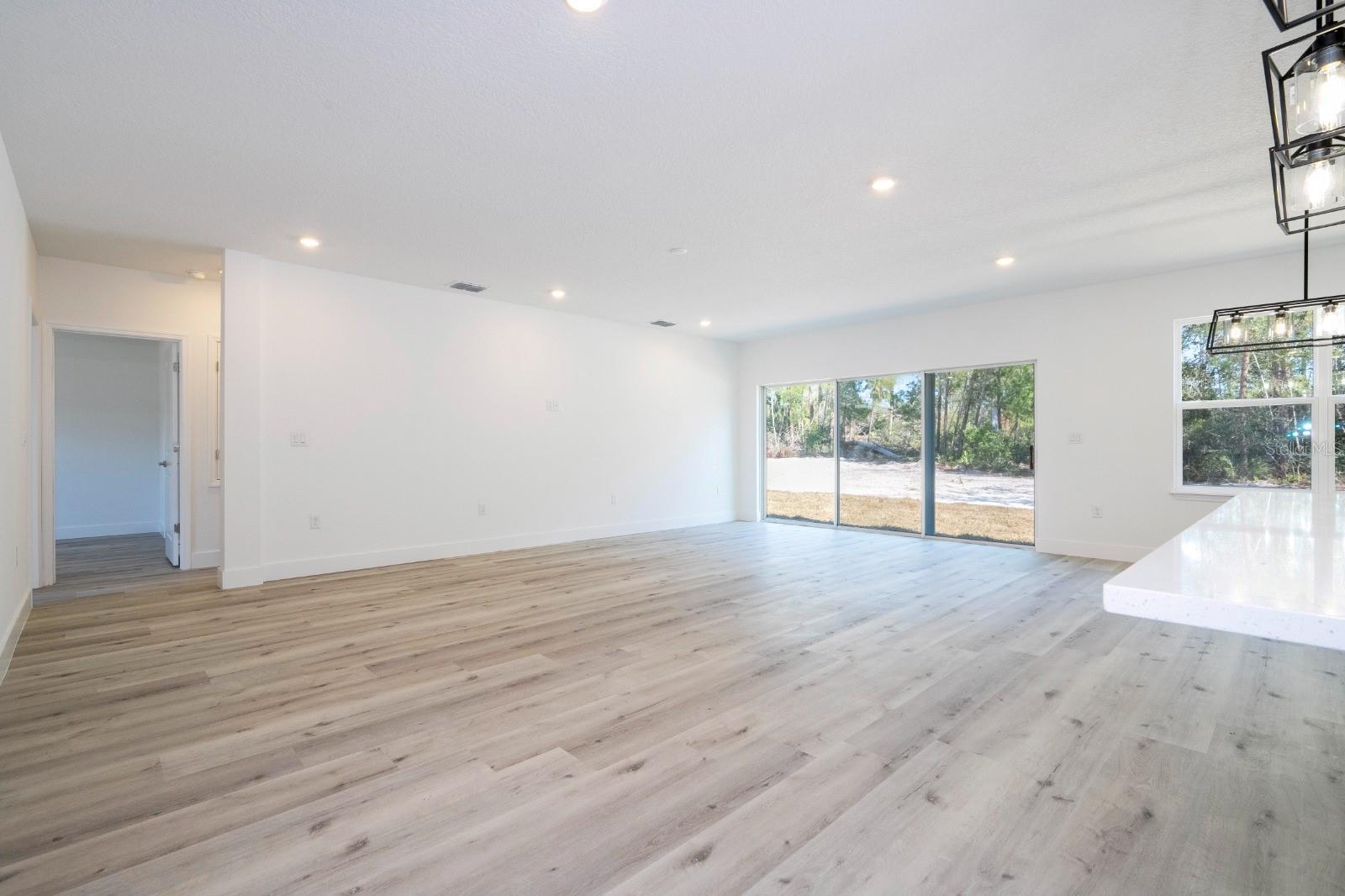 Image 6 of 45 For 1129 Edinburgh Street