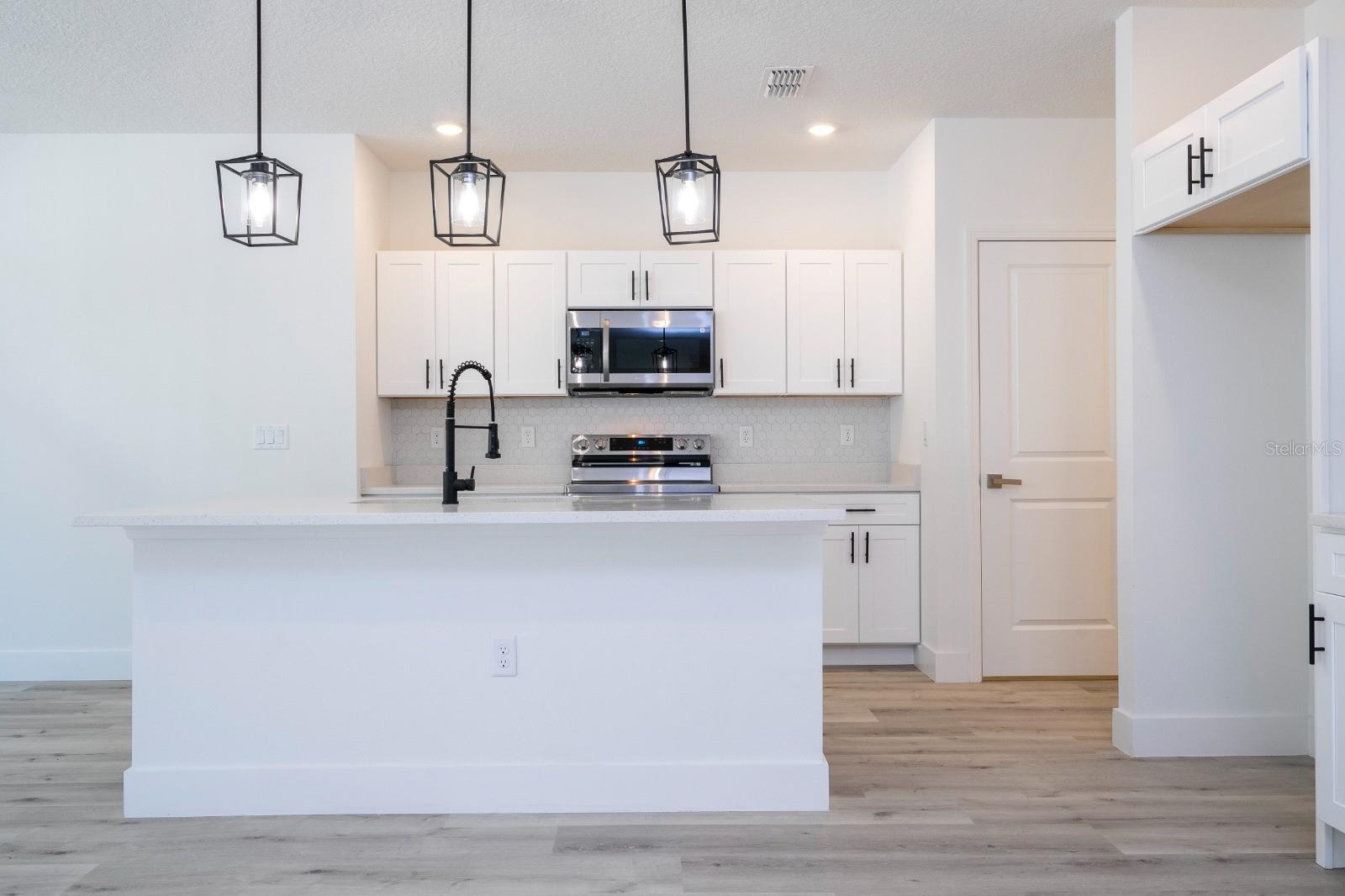 Image 7 of 45 For 1129 Edinburgh Street