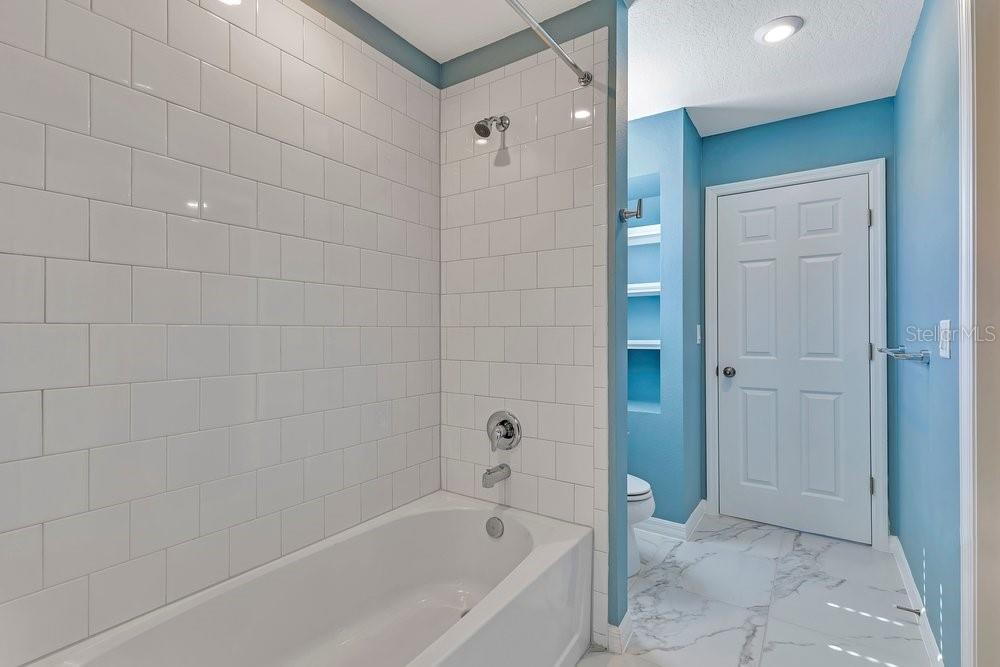 Image 21 of 41 For 9406 Launch Point Road