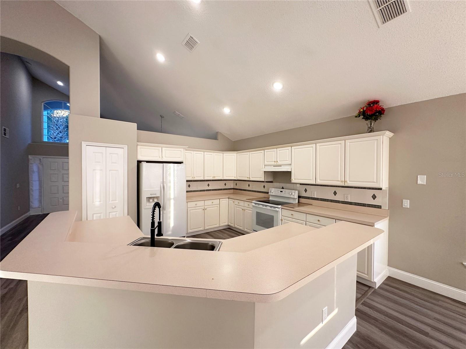 Image 10 of 67 For 14912 Indigo Lake Drive