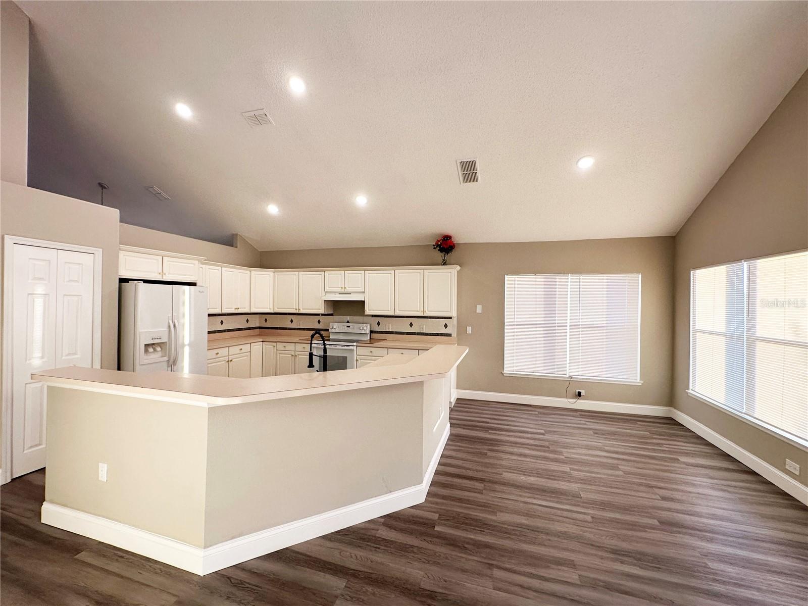 Image 11 of 67 For 14912 Indigo Lake Drive