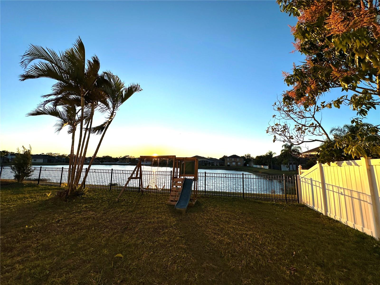 Image 18 of 67 For 14912 Indigo Lake Drive