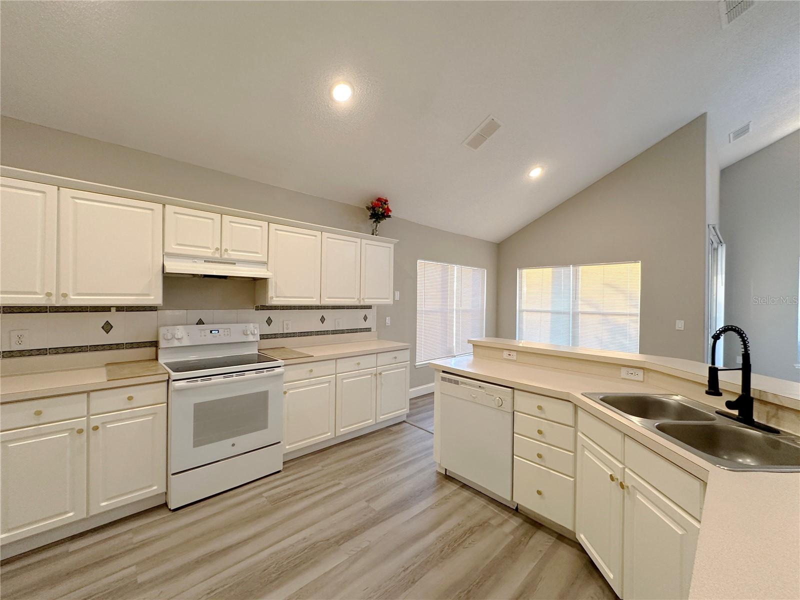 Image 23 of 67 For 14912 Indigo Lake Drive